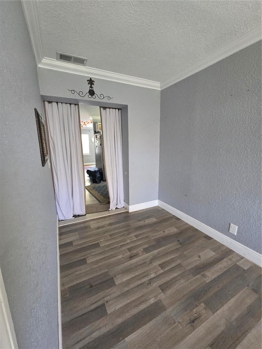 Single Family Residence at 125 EDGEWATER DR, WINTER HAVEN, photo 8 of 13