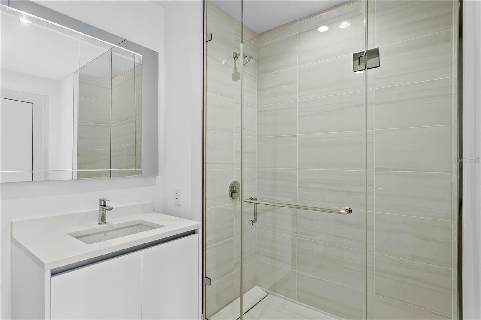 Bathroom 2 - 400 CENTRAL AVE #2806, ST PETERSBURG