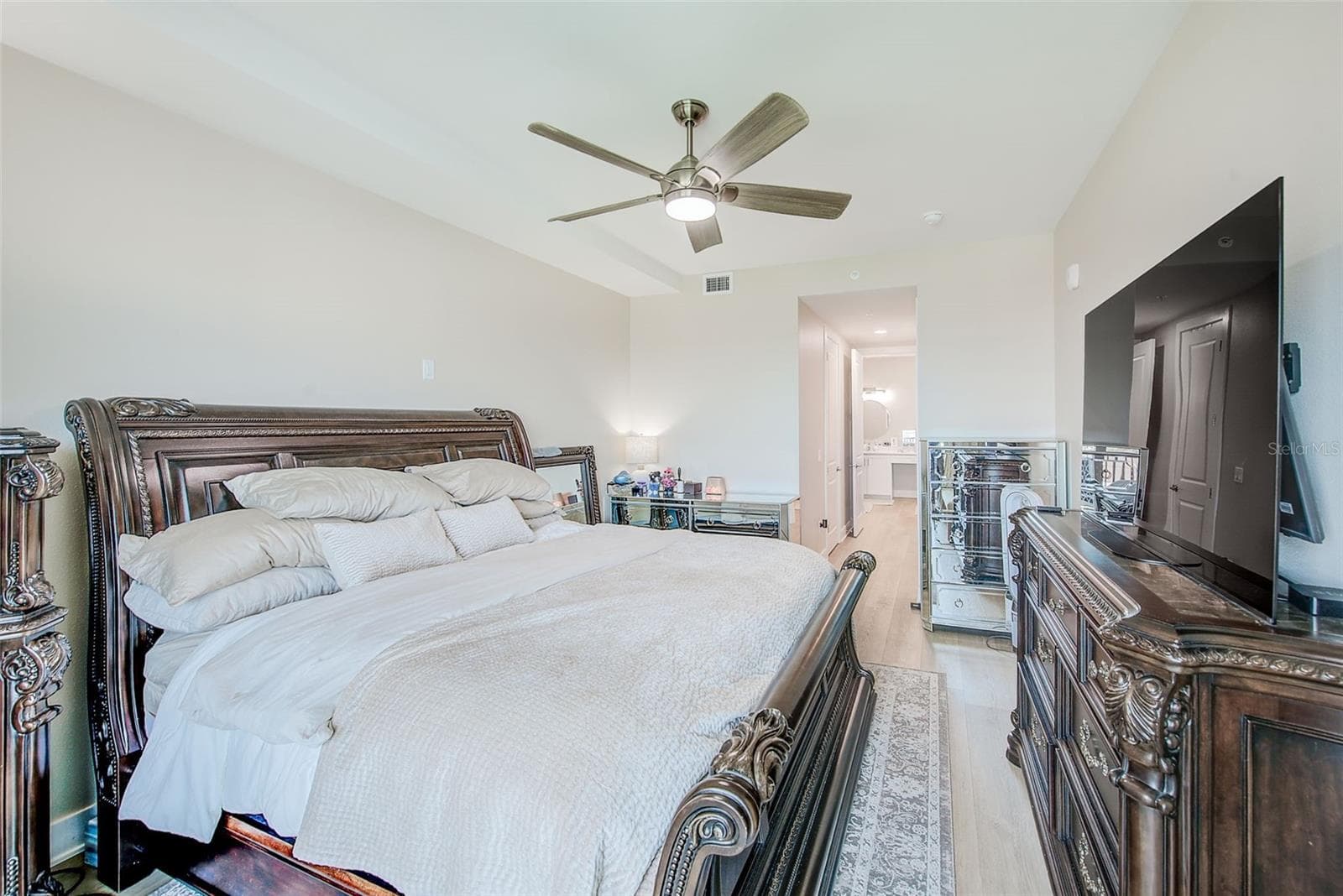 Primary suite with large walk in closets. - 400 150TH AVE #504, MADEIRA BEACH