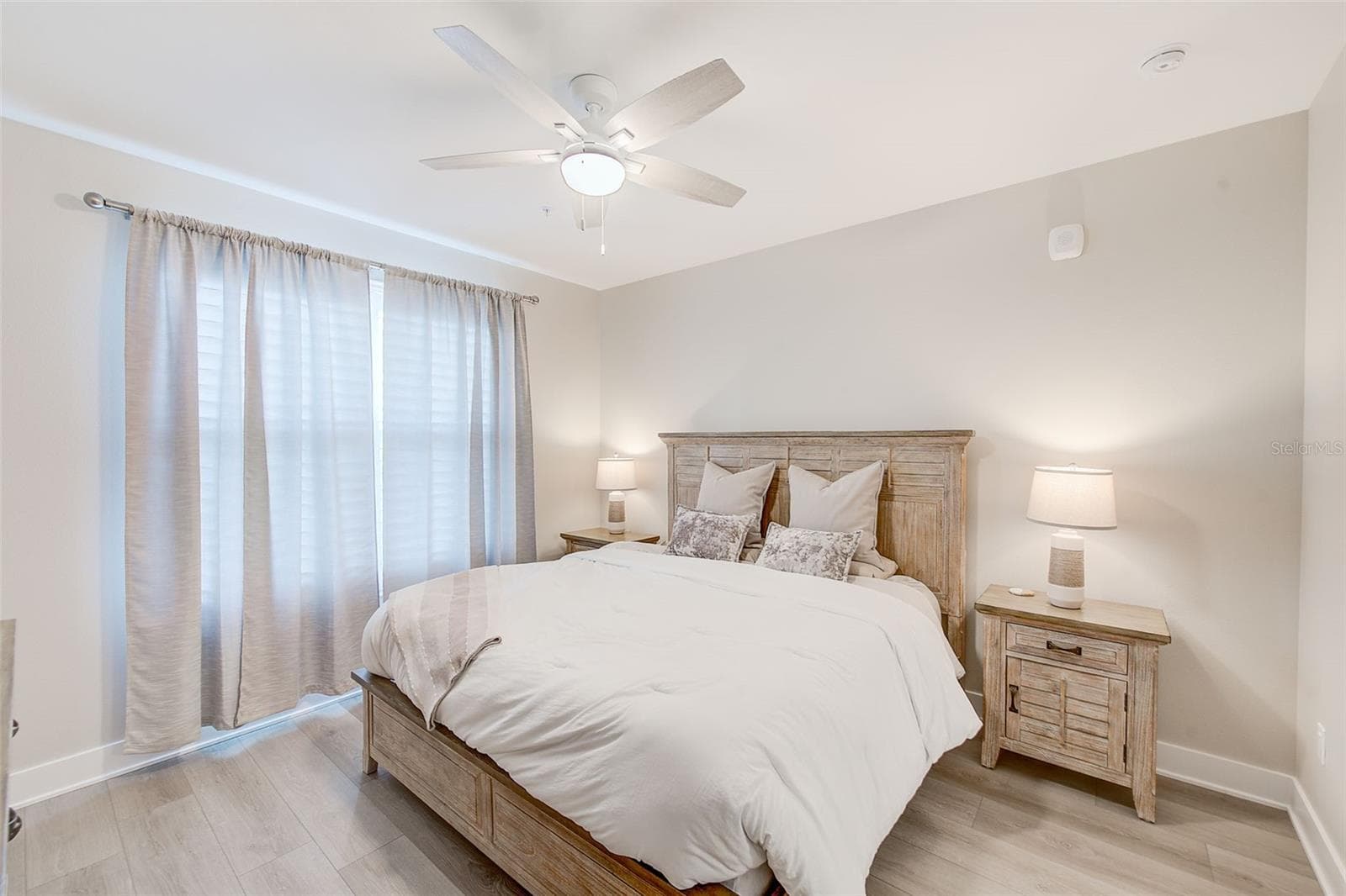 Bedroom 2 with en-suite bathroom. - 400 150TH AVE #504, MADEIRA BEACH