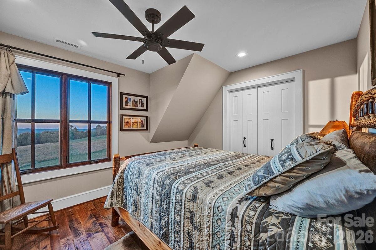 Ensuite bedroom/bathroom - 217 Sunrise Vista Lane, Banner Elk