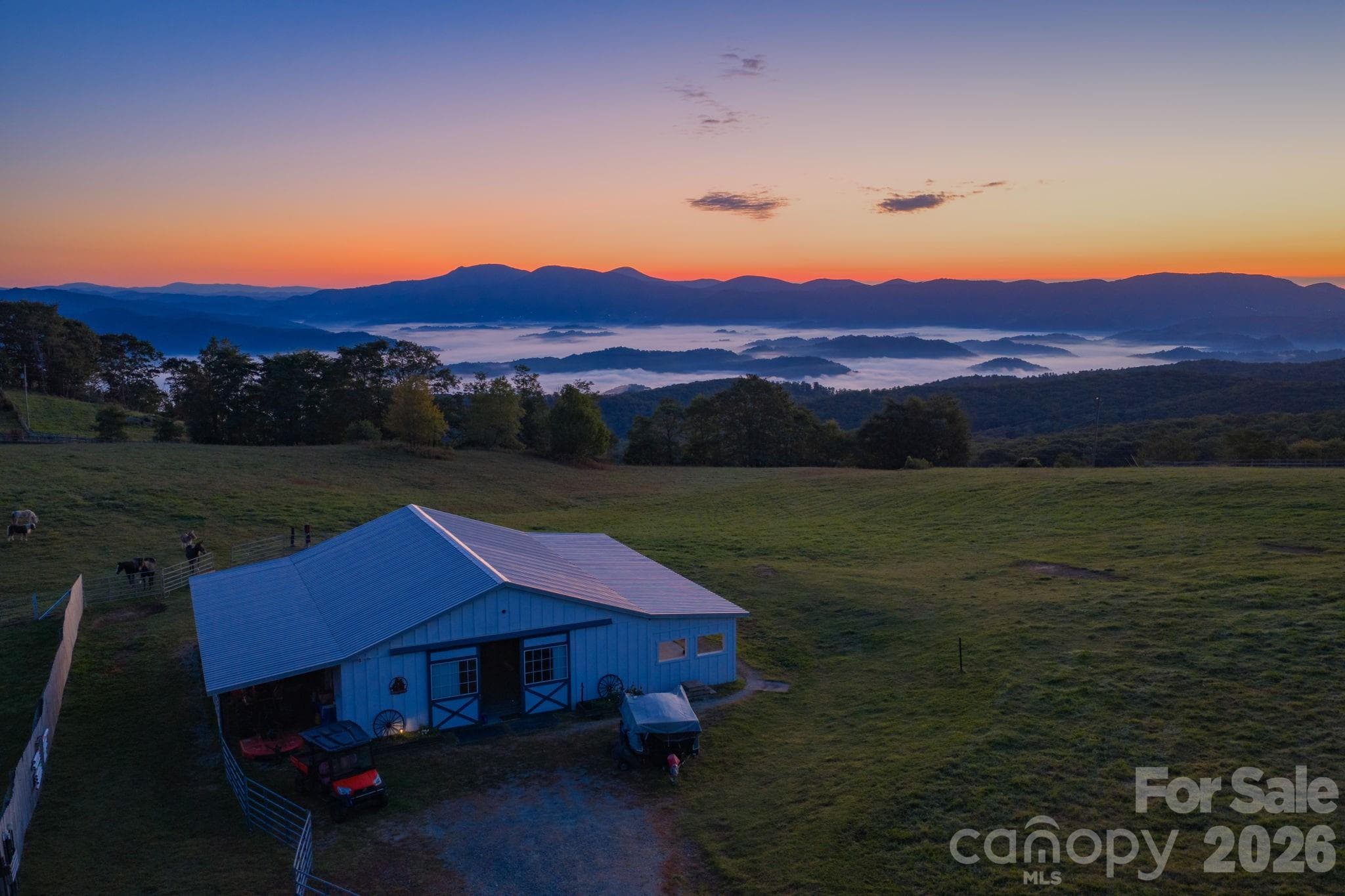 7 stall barn with flexible spaces, metal roof & hard board siding - 217 Sunrise Vista Lane, Banner Elk