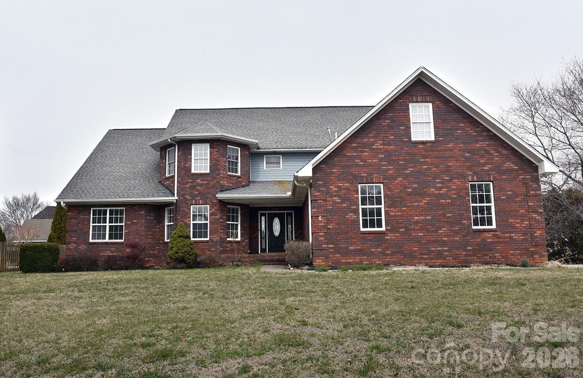 1203 Edgewater Court