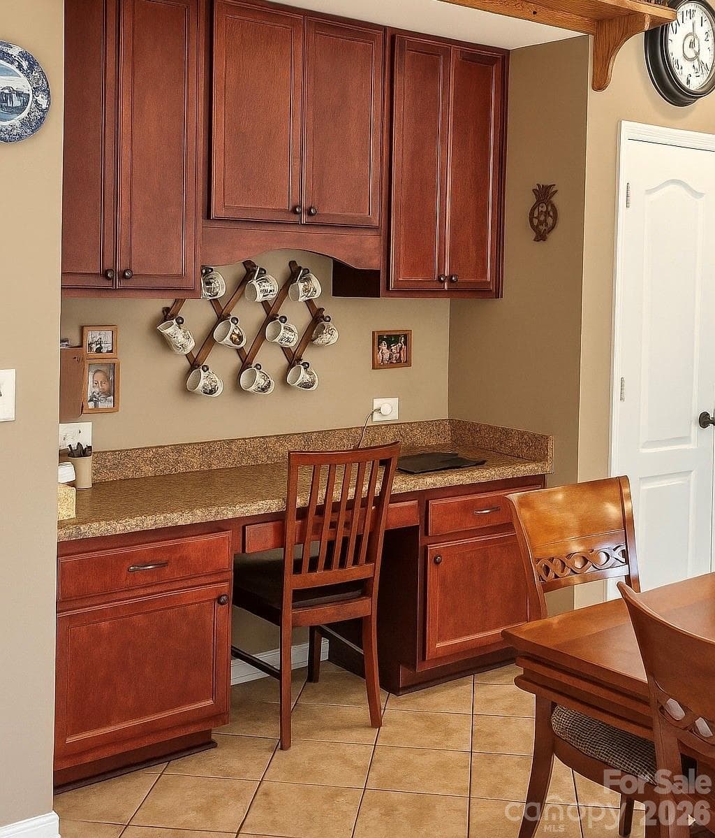 Desk space in kitchen - Charlotte