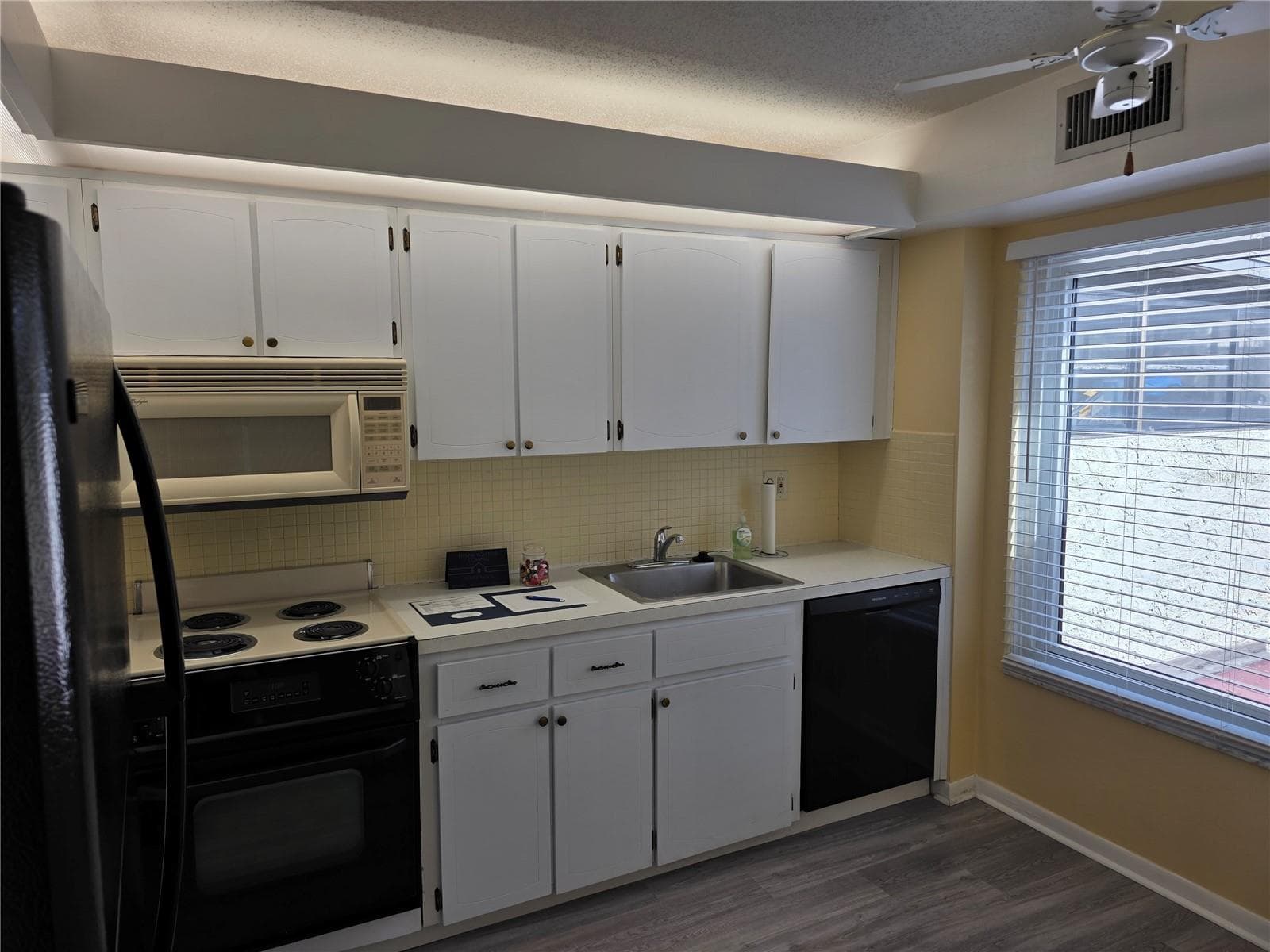 Condominium at 2207 BELLEAIR RD #B22, CLEARWATER, photo 5 of 21