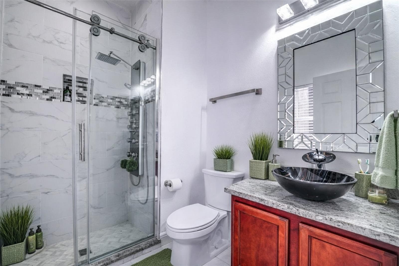 First-floor bathroom. - 6956 LUCCA ST, ORLANDO