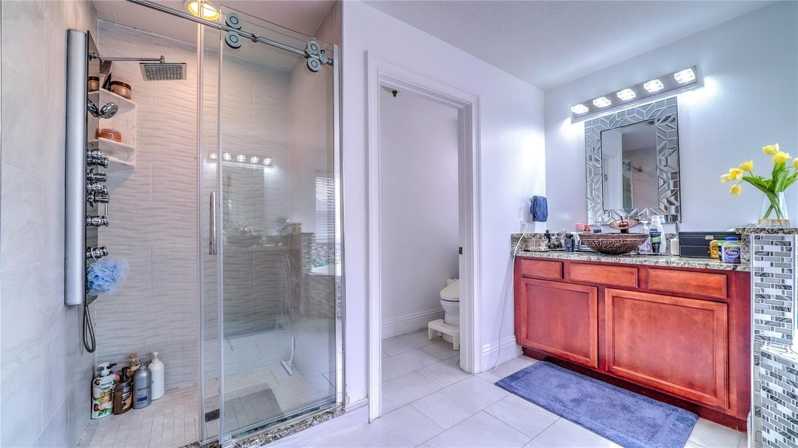 Master bathroom with walk-in shower - 6956 LUCCA ST, ORLANDO