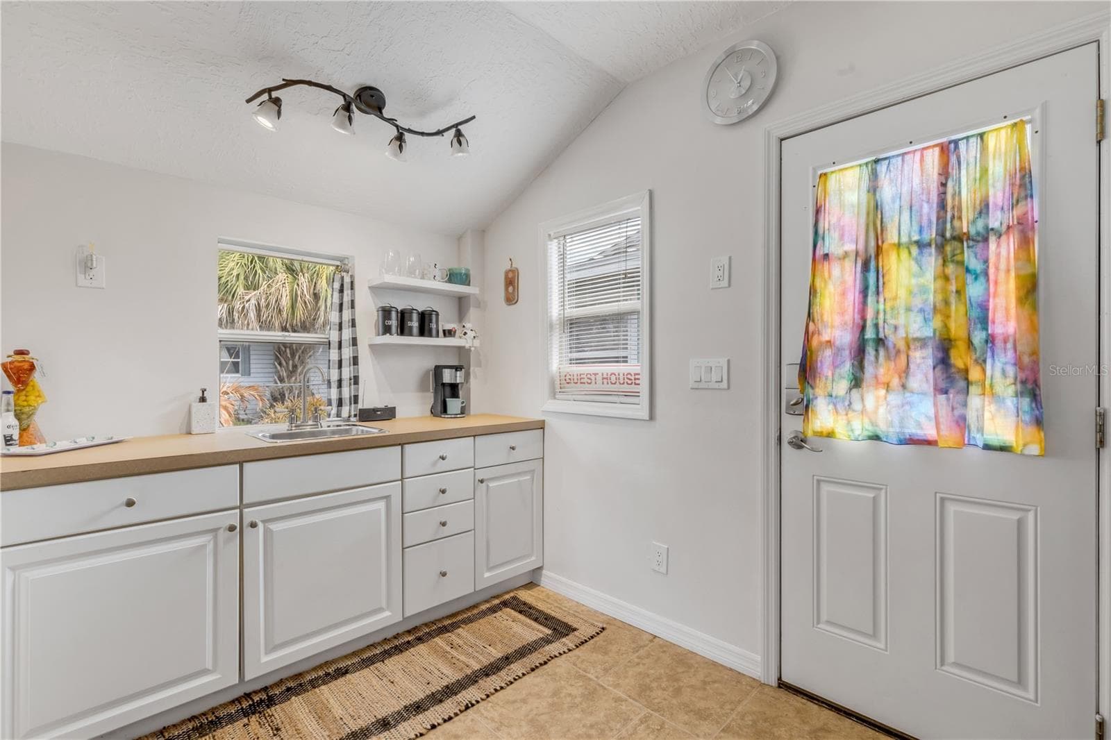 Guest Suite Kitchen - 201 GARY AVE, OAK HILL