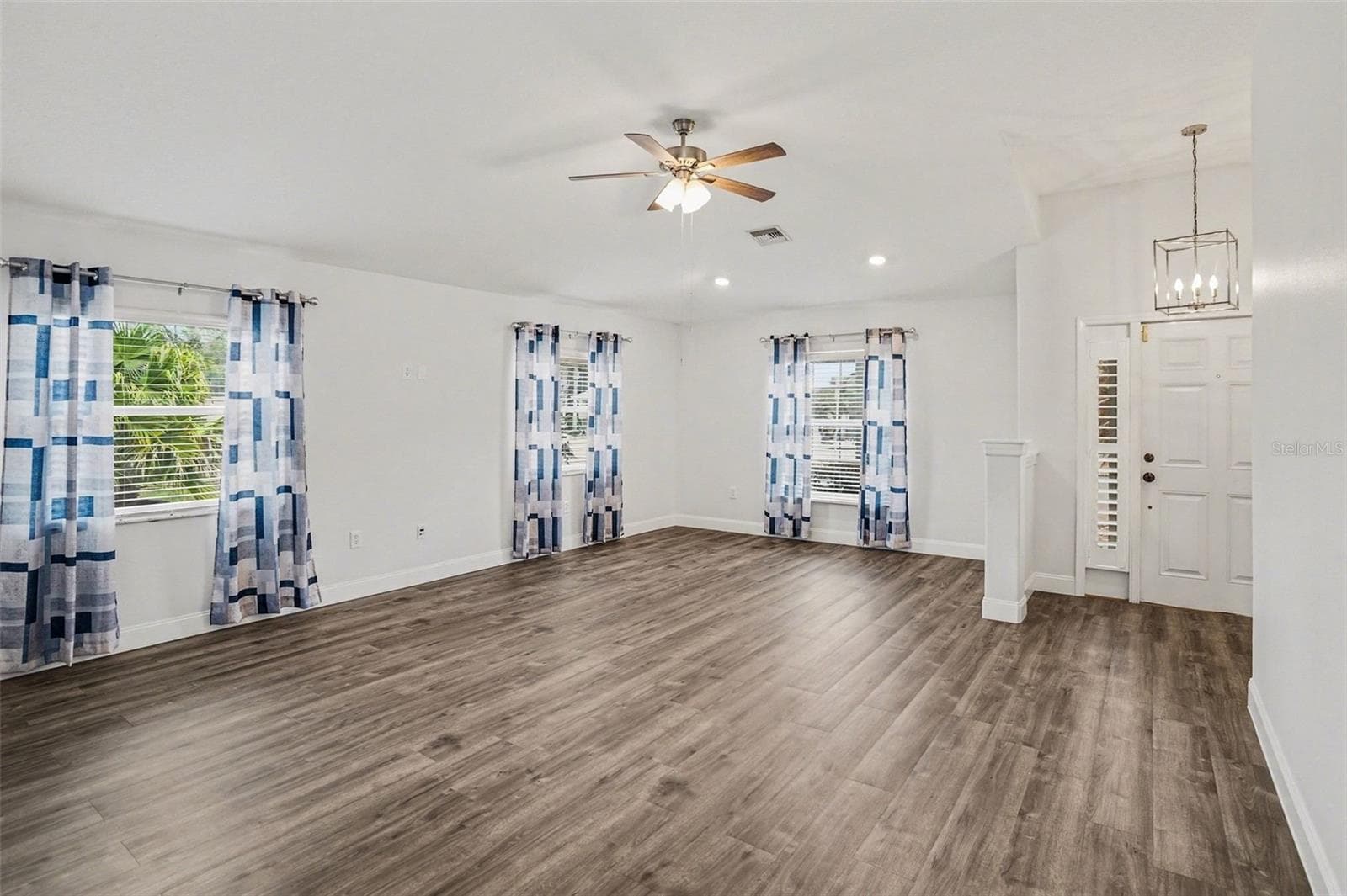 Single Family Residence at 9524 ROLLING CIR, SAN ANTONIO, photo 4 of 33