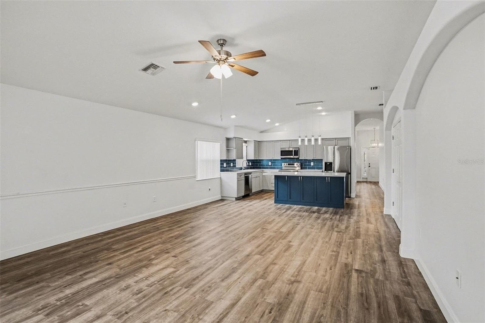 Single Family Residence at 9524 ROLLING CIR, SAN ANTONIO, photo 6 of 33