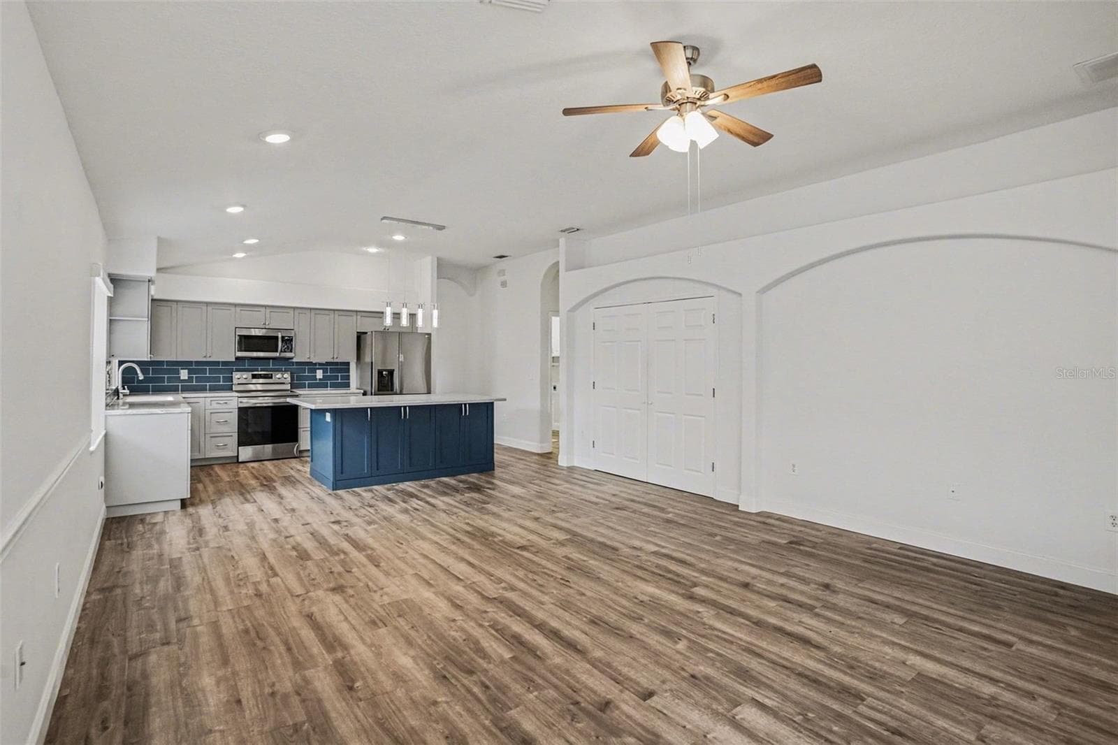 Single Family Residence at 9524 ROLLING CIR, SAN ANTONIO, photo 8 of 33