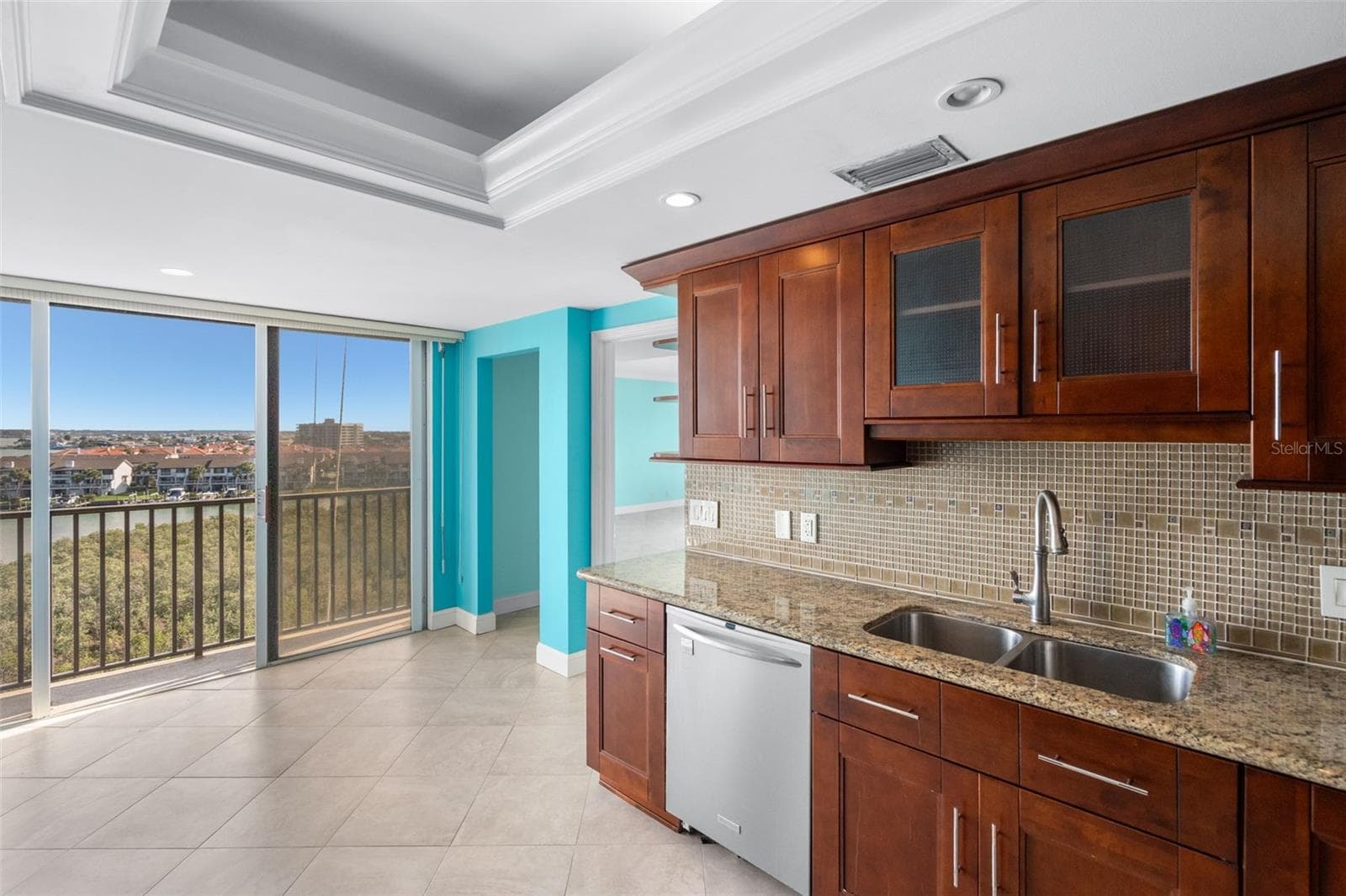 Breakfast nook across from kitchen - 1501 GULF BLVD #603, CLEARWATER BEACH