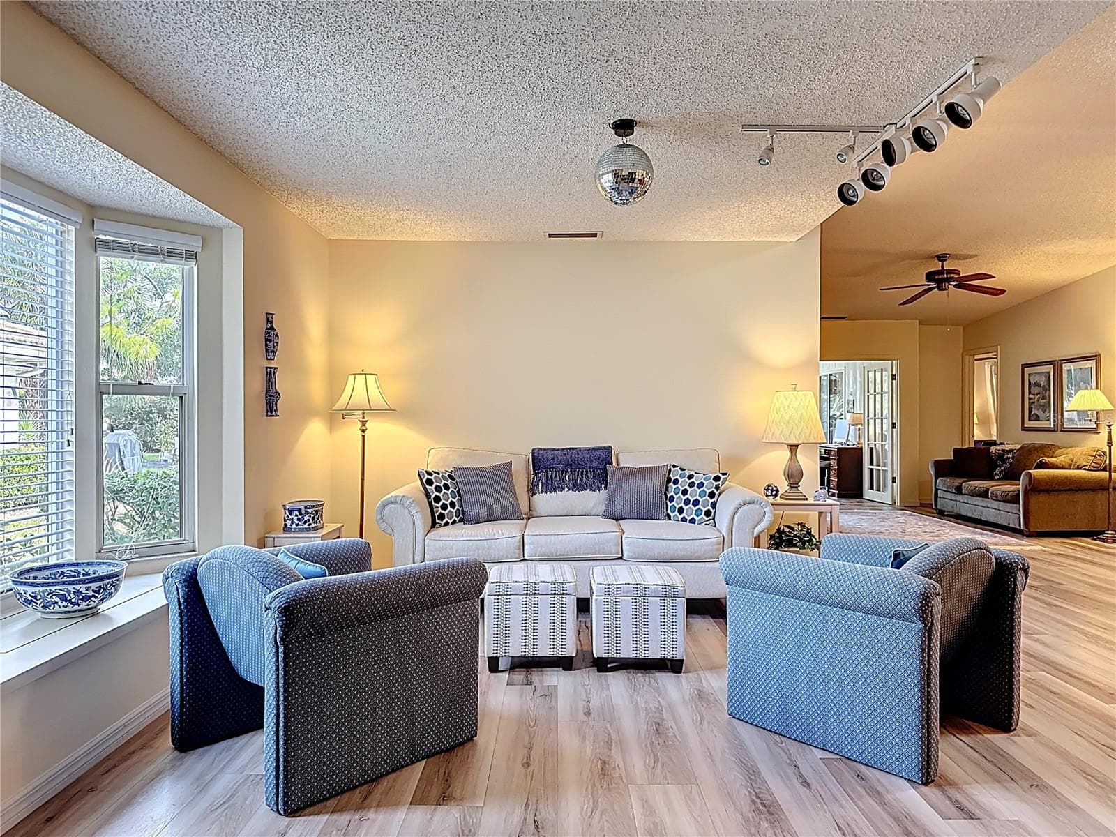 Living room and family room in the background. - 5611 GARDEN LAKES DR, BRADENTON
