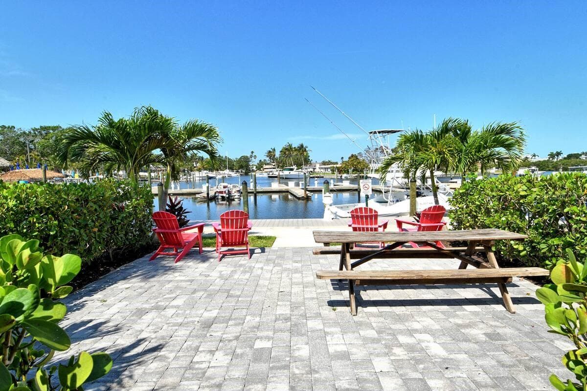 Condo - Hotel at 7150 N TAMIAMI TRL #S-612, SARASOTA, photo 2 of 25