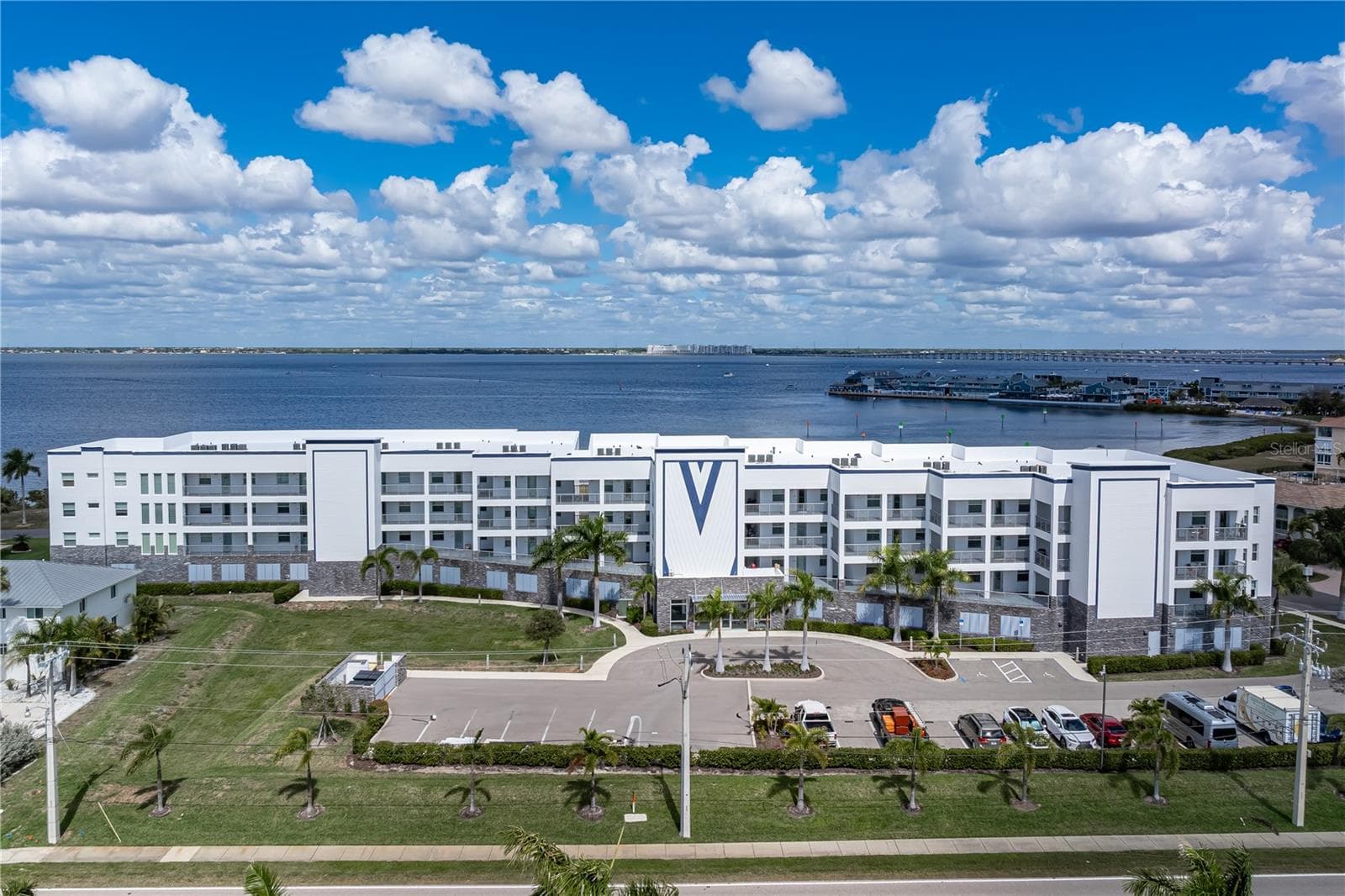 1425 PARK BEACH CIR #132
