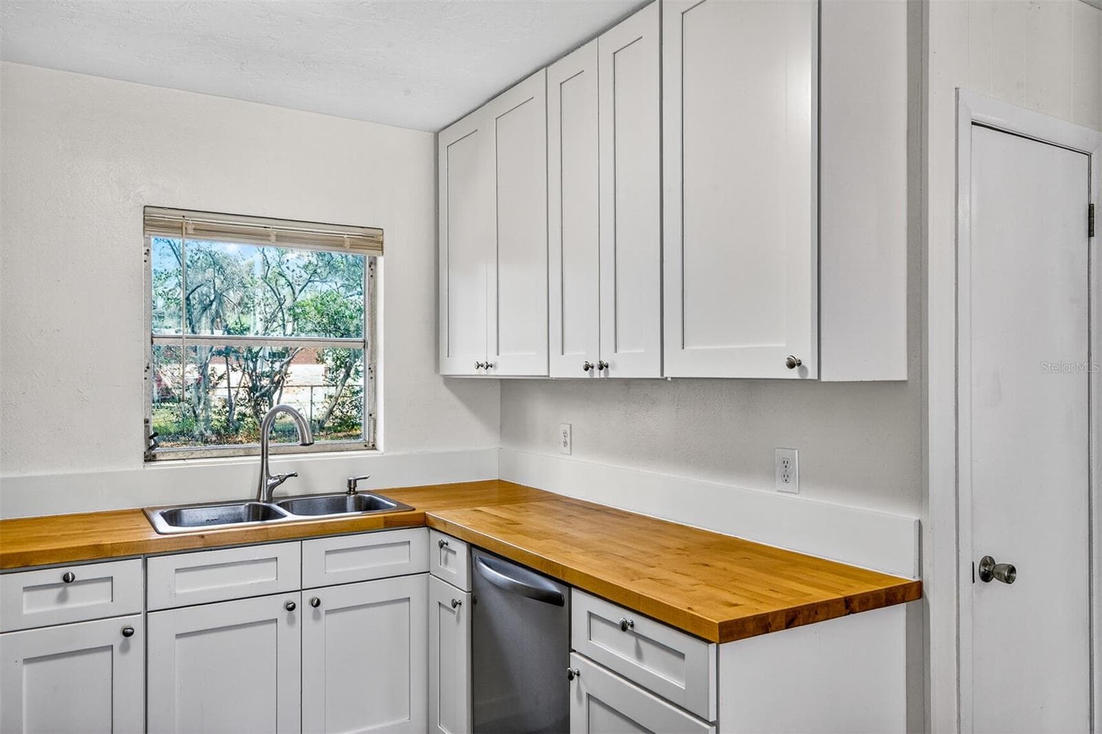 Kitchen & Pantry - 2200 NE 16TH TER, GAINESVILLE