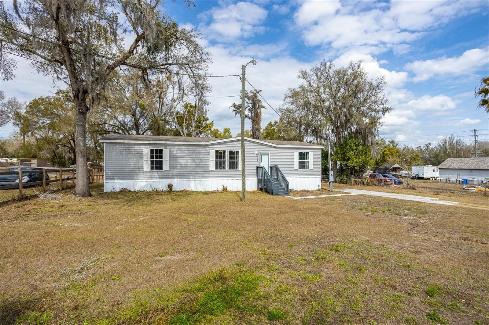 Manufactured Home at 40545 STEWART RD, ZEPHYRHILLS, photo 4 of 24