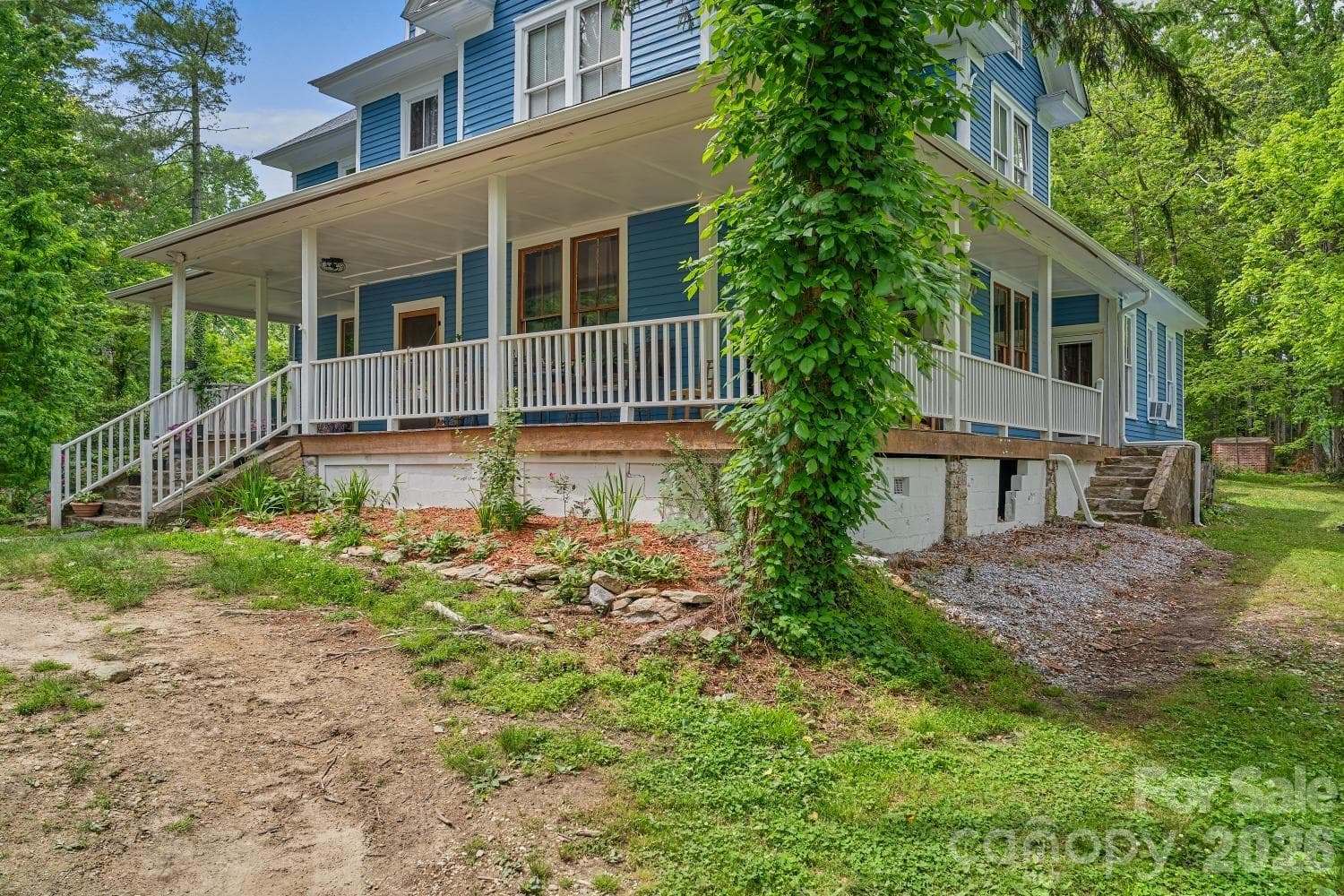 Wraparound porch - Hendersonville