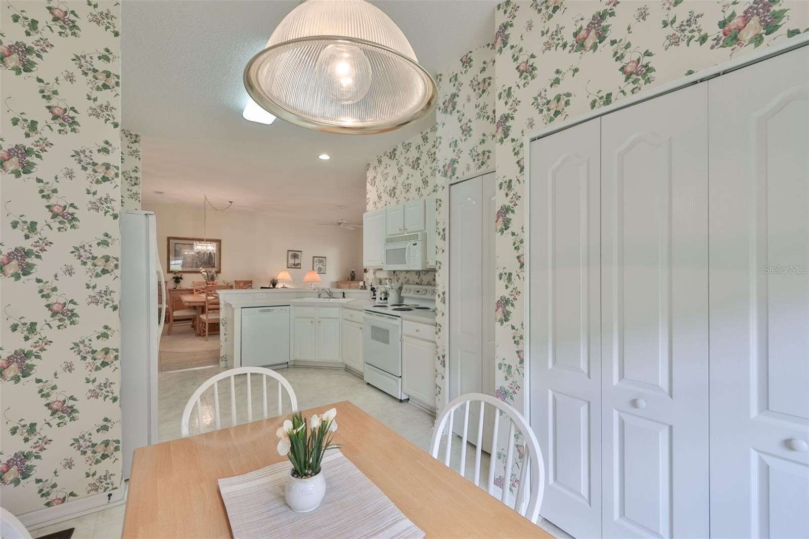 BREAKFAST NOOK INTO KITCHEN - 2308 BROOKFIELD GREENS CIR, SUN CITY CENTER