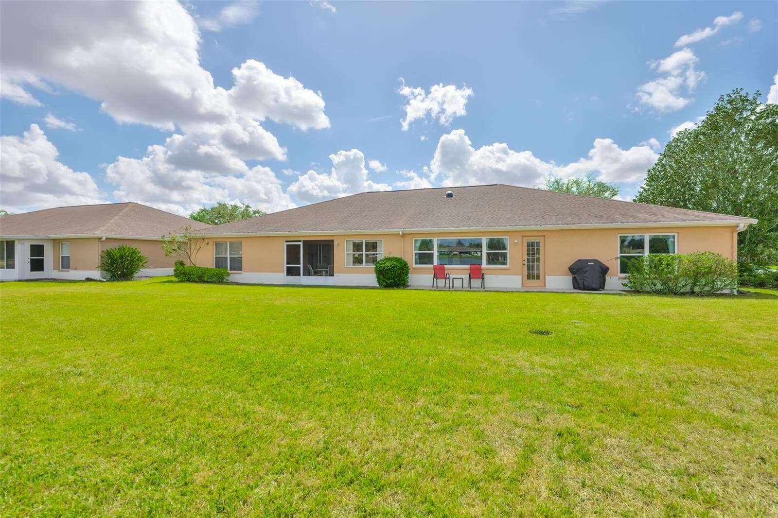 Looking at the rear of the home - 2308 BROOKFIELD GREENS CIR, SUN CITY CENTER
