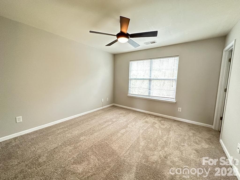 Room 1 - 10383 Bunclody Drive, Charlotte