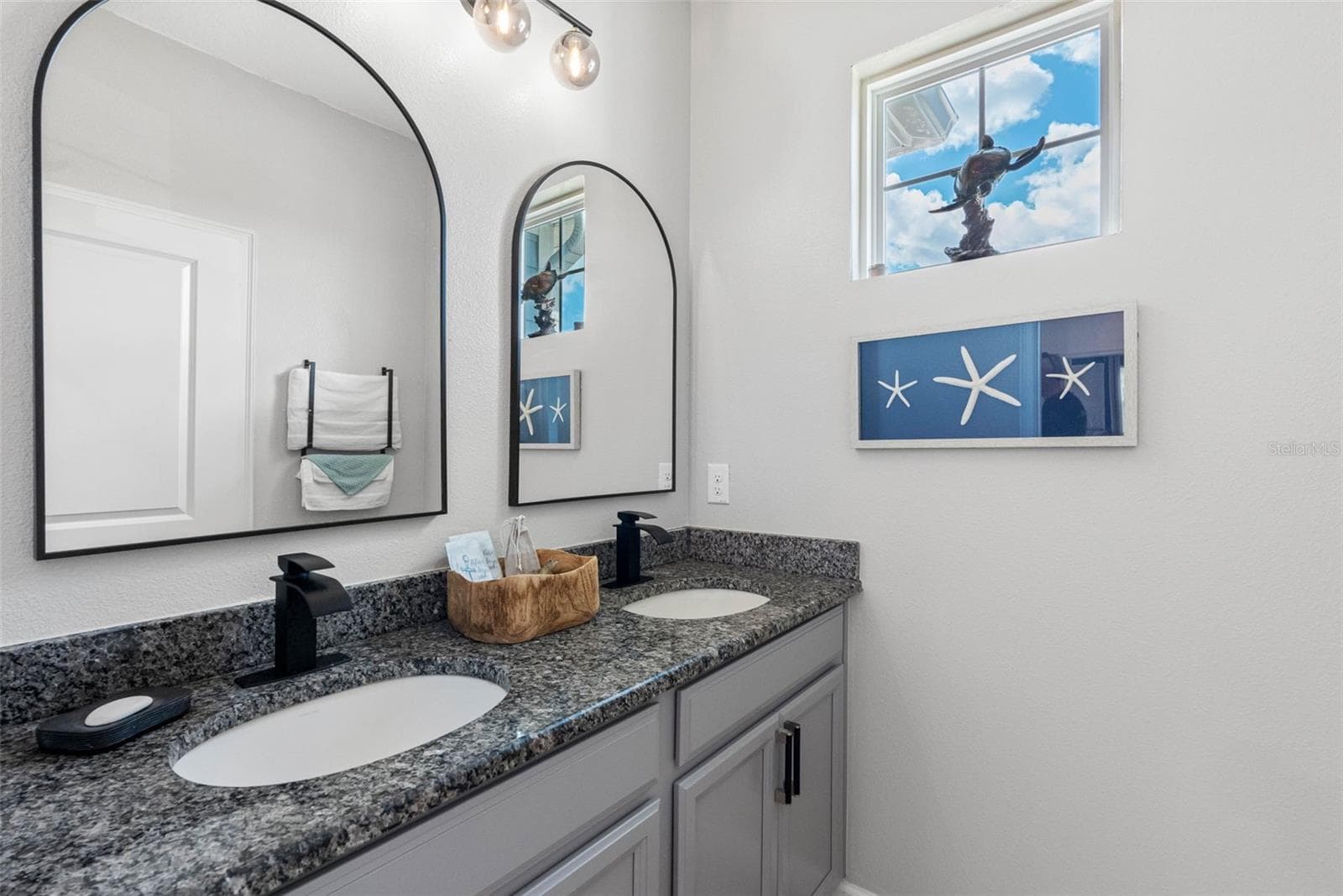 Single Family Residence at 325 SHORE CRAB WAY, APOLLO BEACH, photo 33 of 57