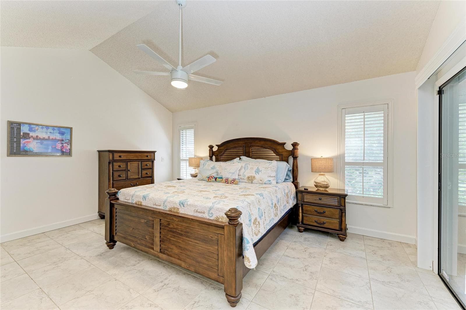 Primary Bedroom with ensuite bath and access to screened in lanai. - 7921 4TH AVE W, BRADENTON