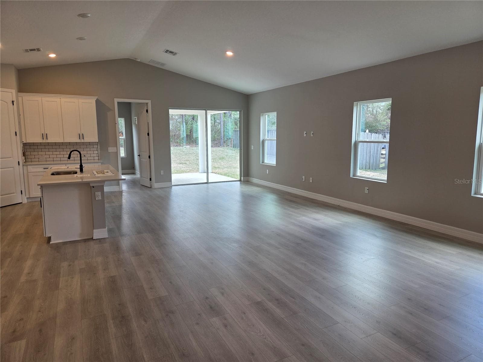 Single Family Residence at 2992 W HAMLET PL, DUNNELLON, photo 6 of 20