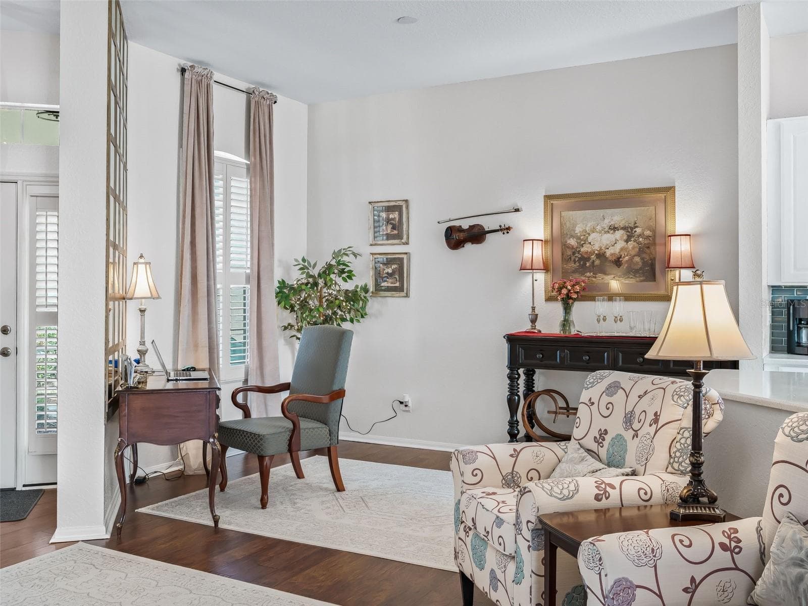 Sitting area w/Laminate flooring - 11900 SE 178TH ST, SUMMERFIELD