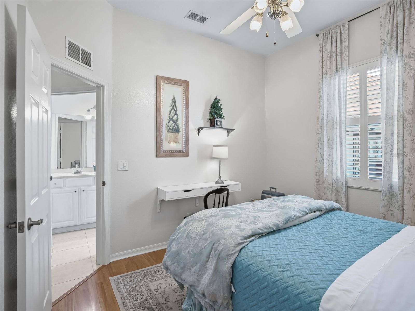 Bedroom 2 w/access to Guest bathroom & Plantation shutters - 11900 SE 178TH ST, SUMMERFIELD