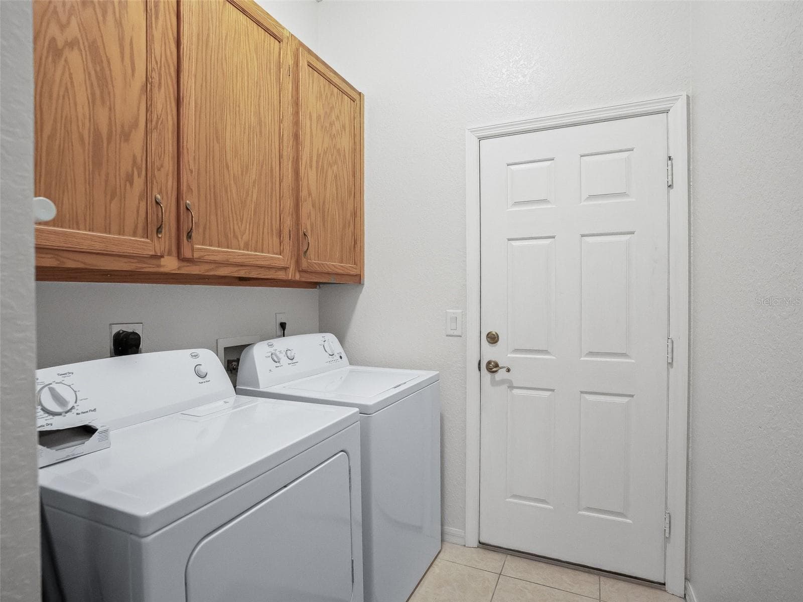 Inside Laundry rm w/extra cabinet space! - 11900 SE 178TH ST, SUMMERFIELD