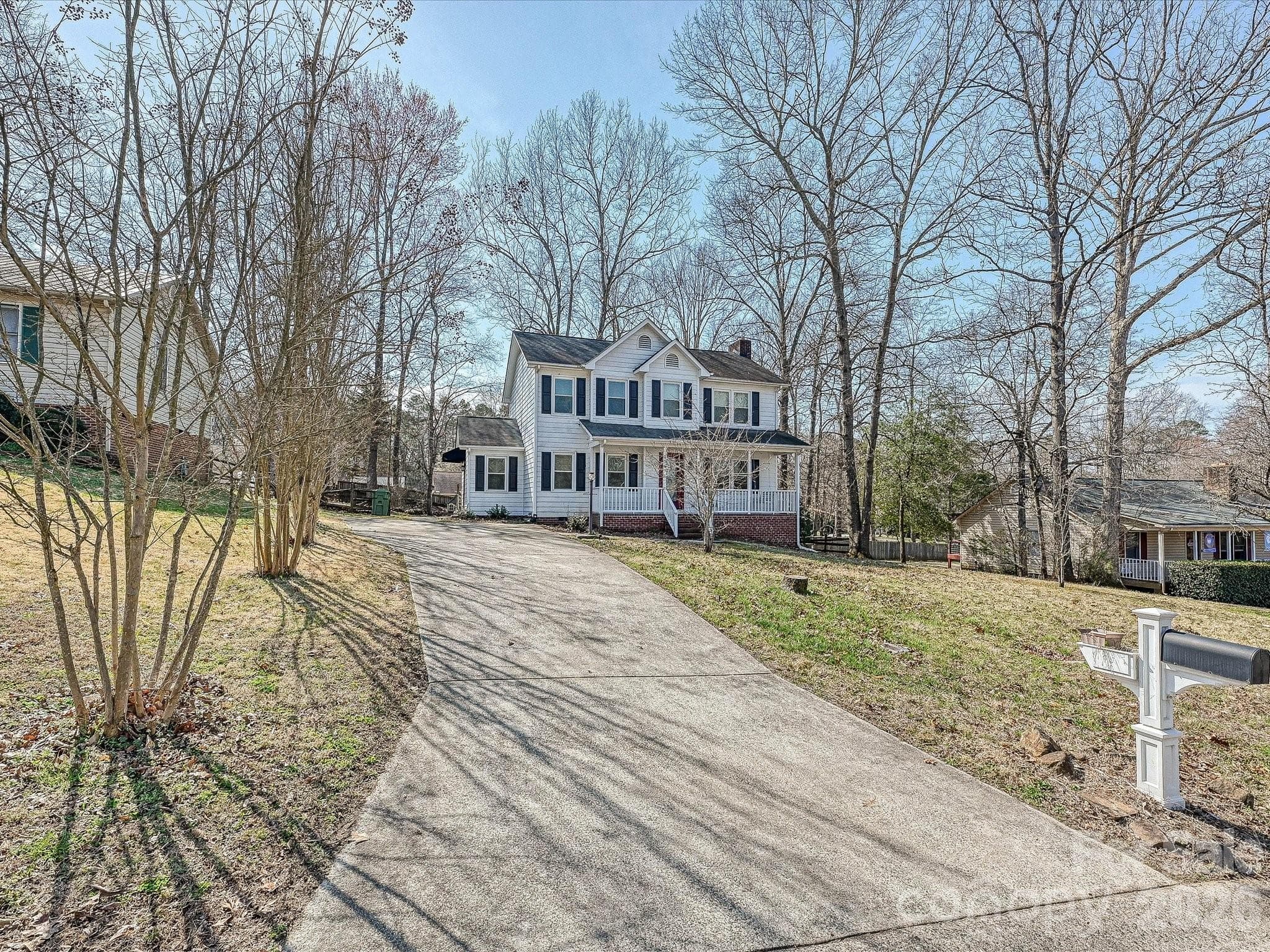 Single Family Residence at 104 Deertrack Drive, Mount Holly, photo 2 of 38