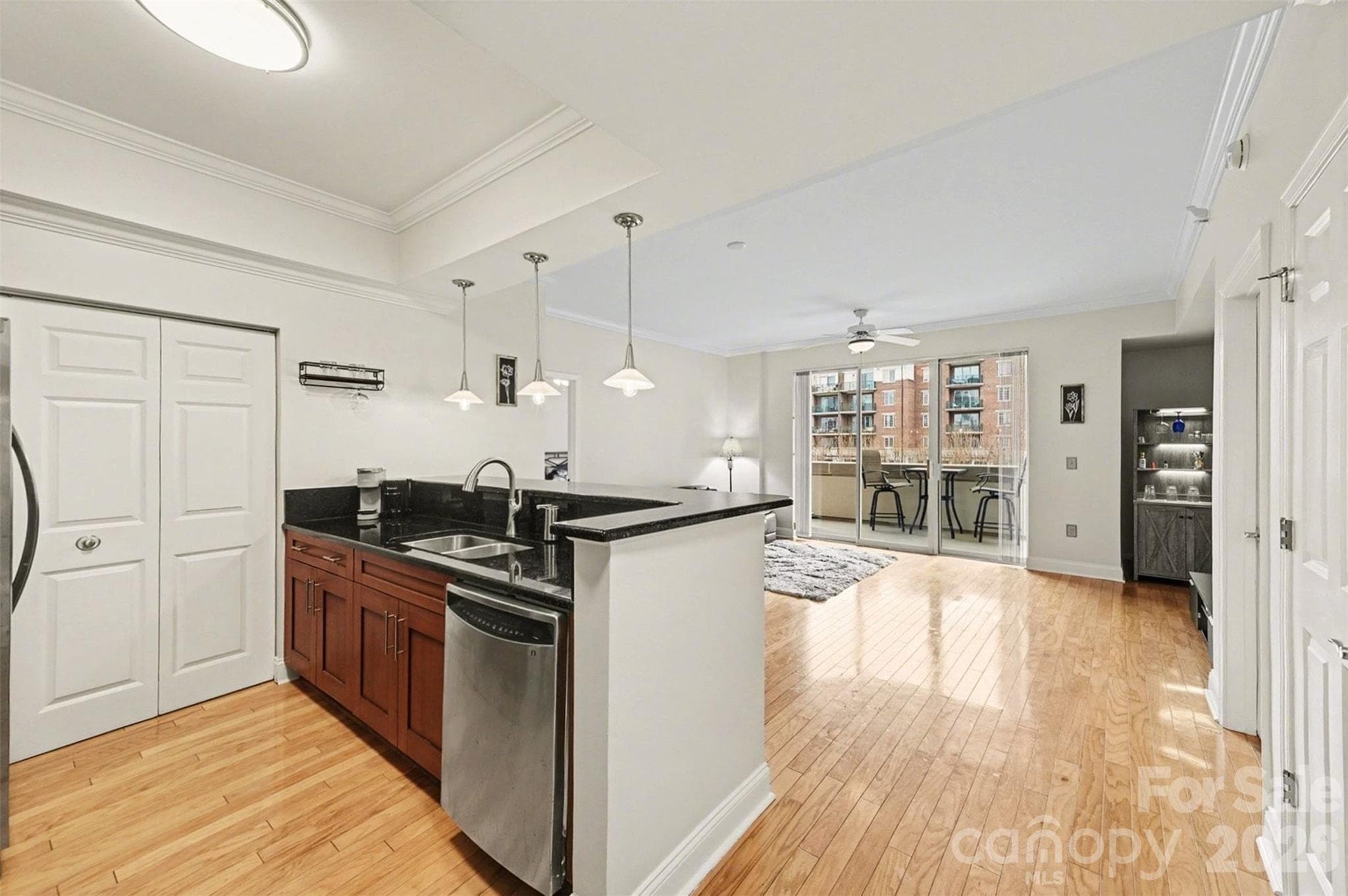 Condominium at 300 W 5th Street, Charlotte, photo 7 of 30