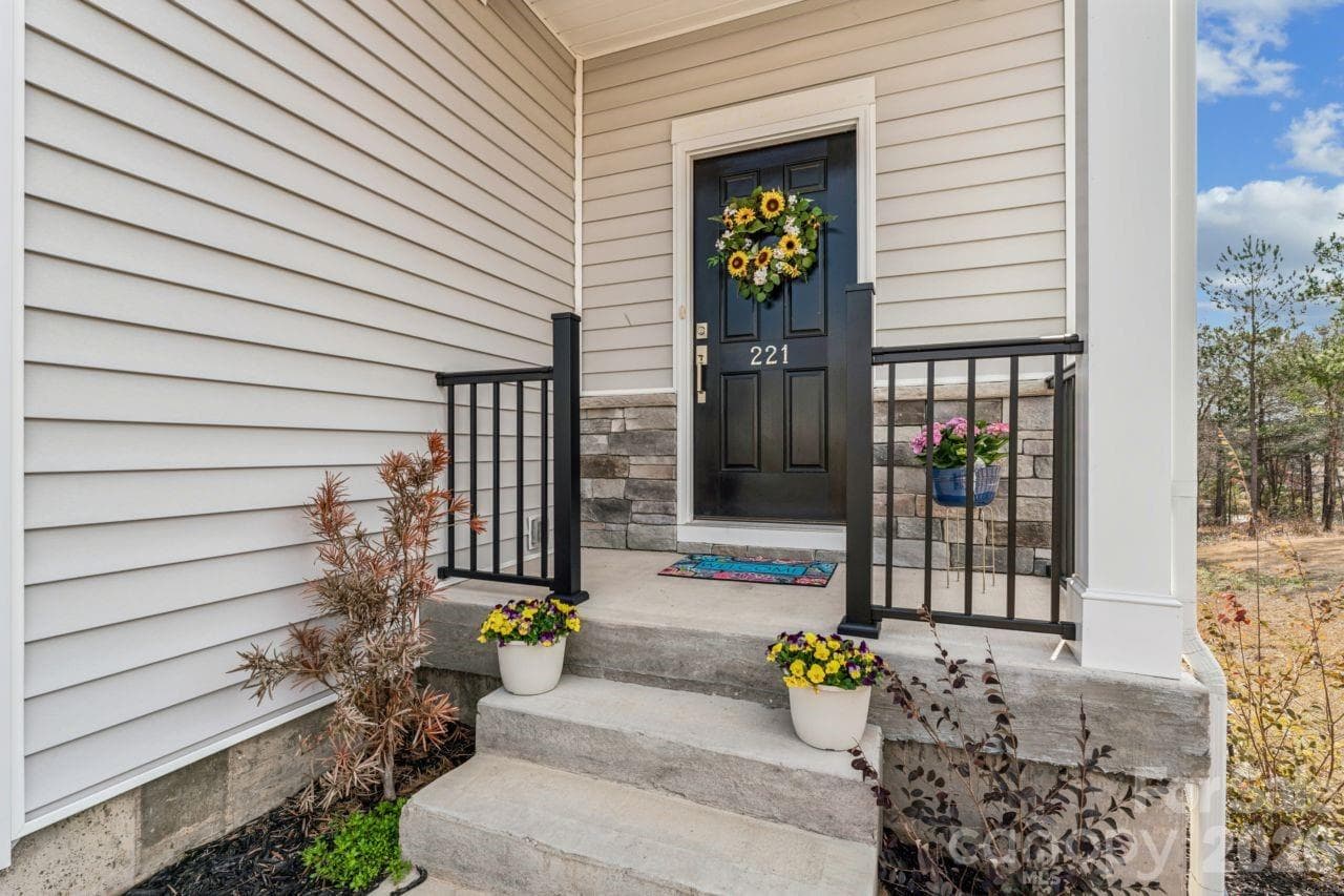 Single Family Residence at 221 Shadowbrook Way, Camden, photo 4 of 31