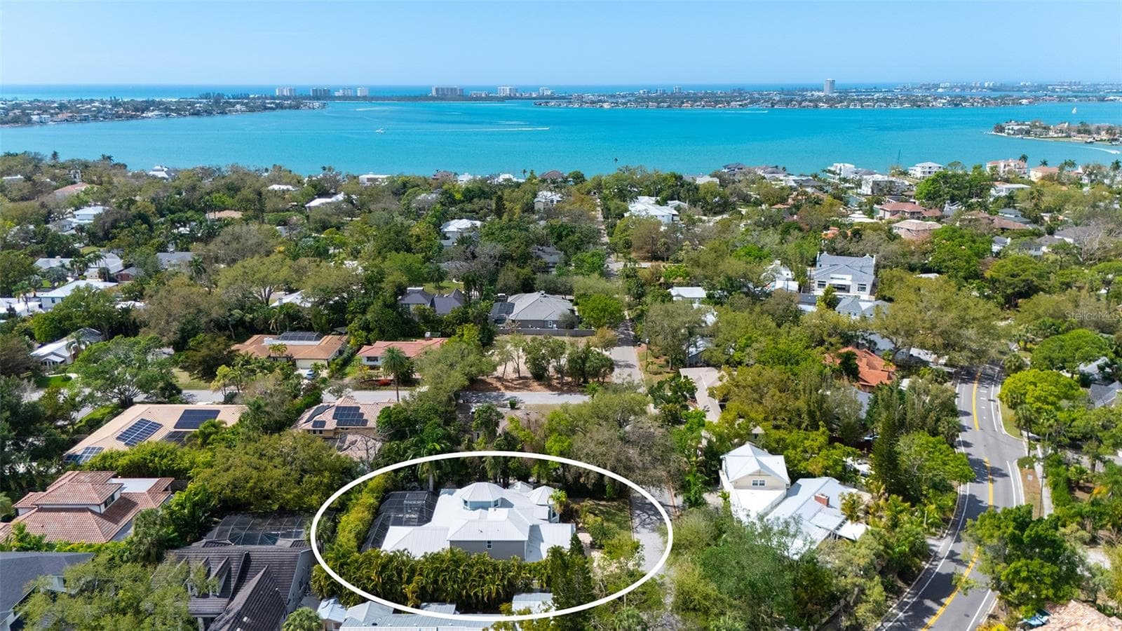 1794 Cunliff is located in one of Sarasota's most desired neighborhoods and a short walk to the bayfront - 1794 CUNLIFF LN, SARASOTA