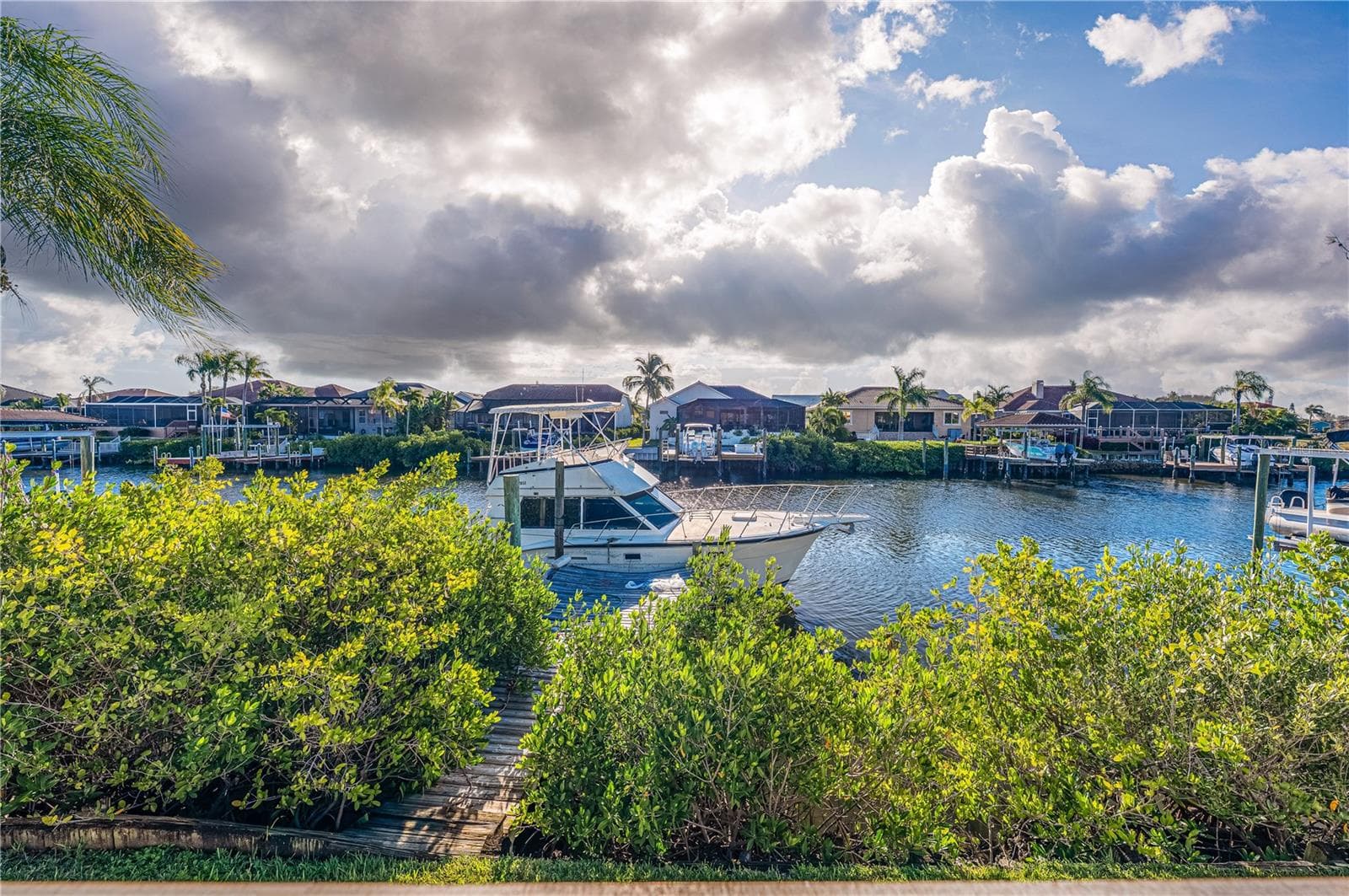 Single Family Residence at 930 SYMPHONY ISLES BLVD, APOLLO BEACH, photo 7 of 38