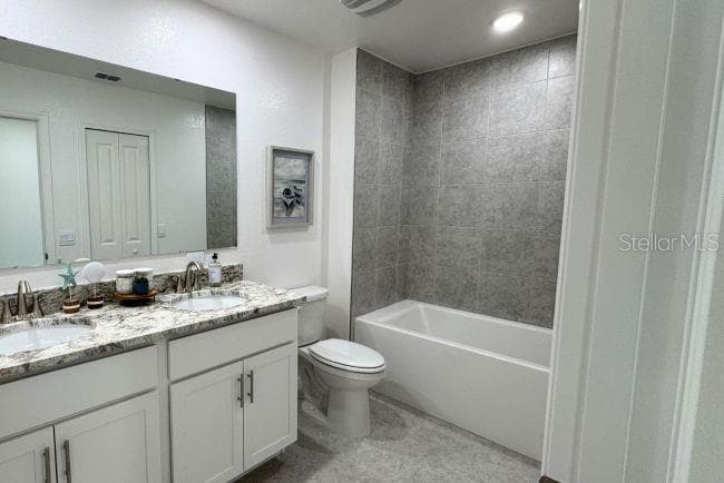 Model home - actual features may vary. - 10721 FOUNTAIN PALM CIR, BOKEELIA