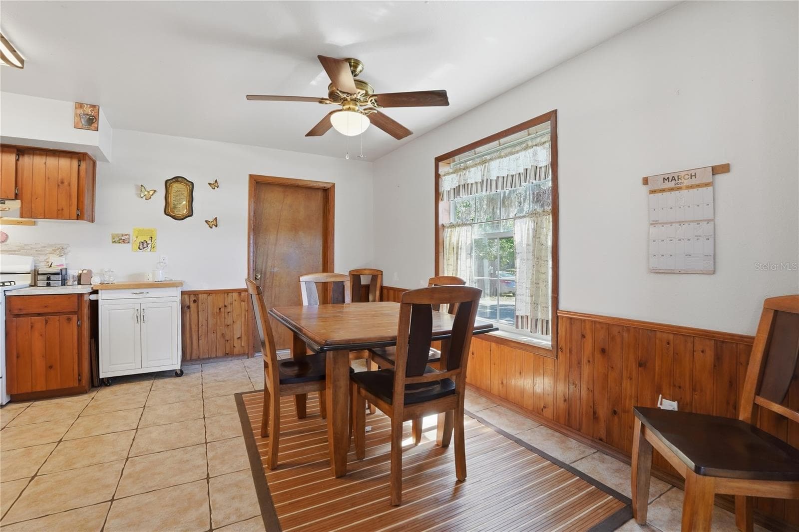 Single Family Residence at 3131 JUNIPER DR, EDGEWATER, photo 8 of 25