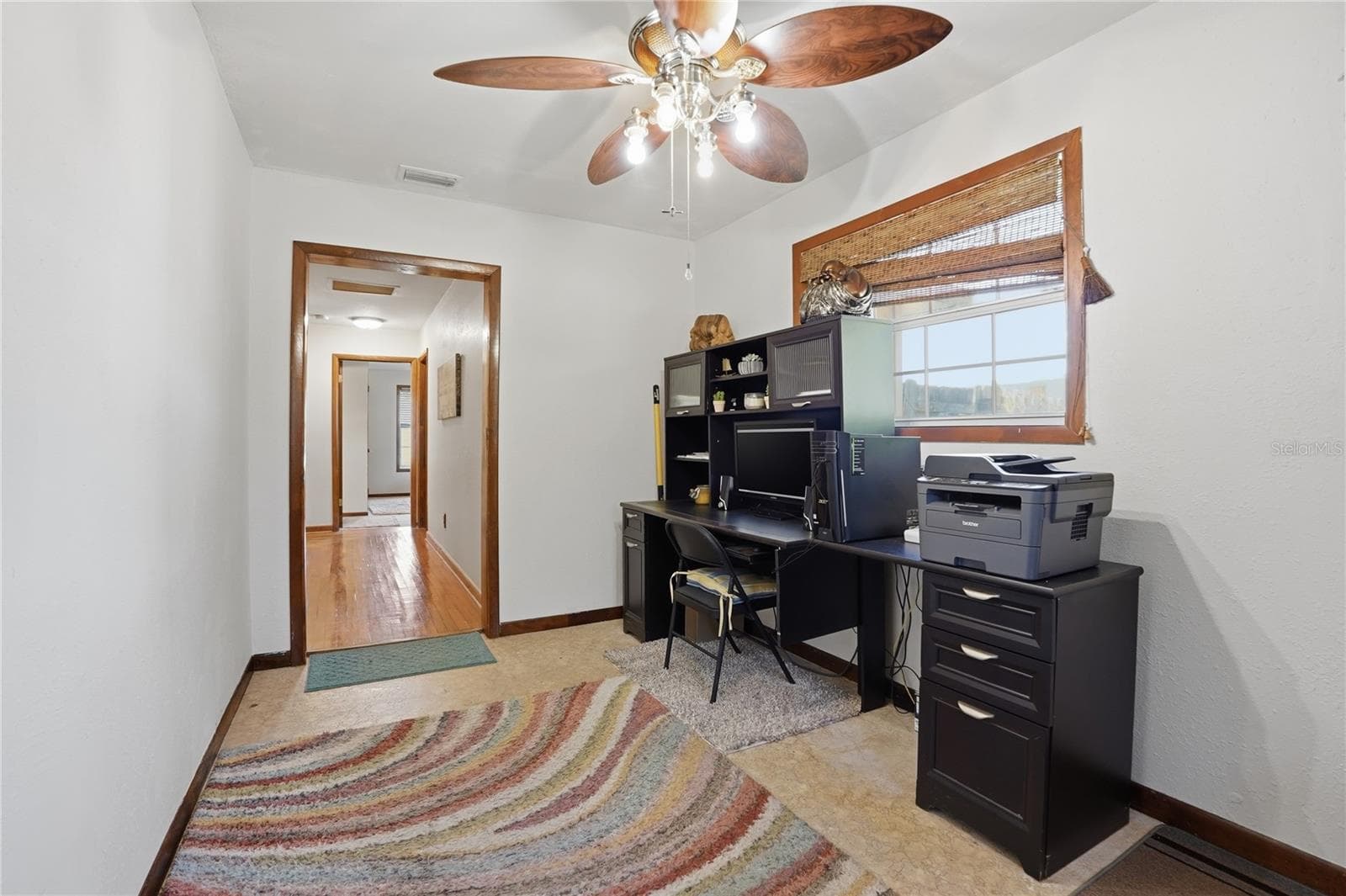 Office/flex space on main floor. - 3131 JUNIPER DR, EDGEWATER