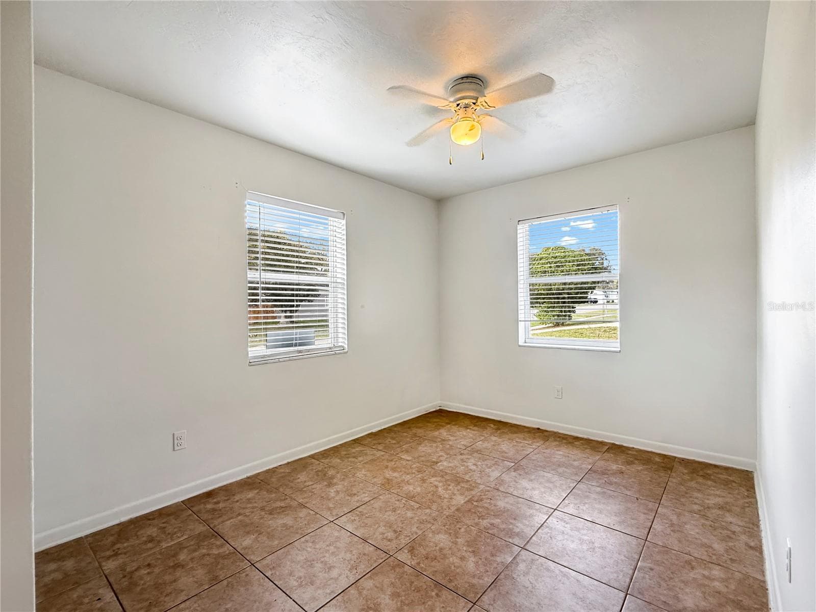 Single Family Residence at 889 W VILLAGE DR, DELTONA, photo 19 of 29