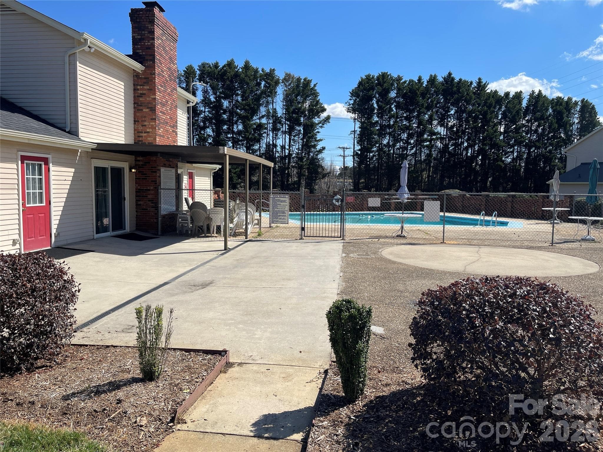 Pool - 2705 N Center Street, Hickory