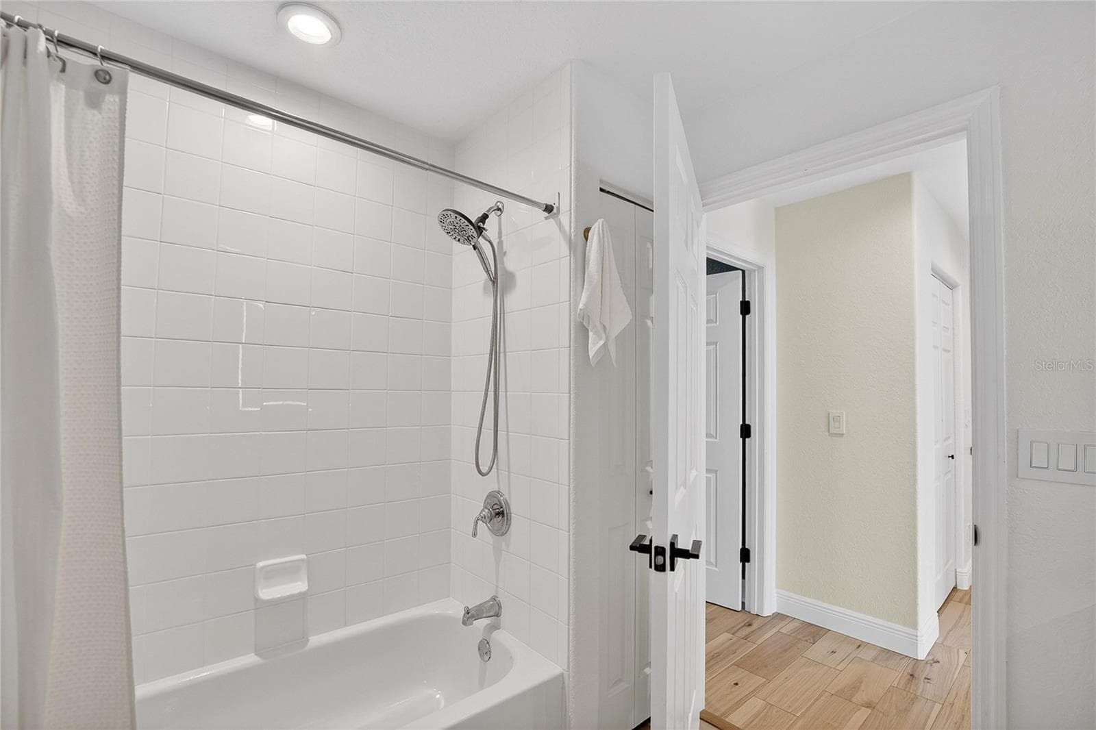 2nd Floor Full Bath - 918 WOODBRIDGE CT, SAFETY HARBOR