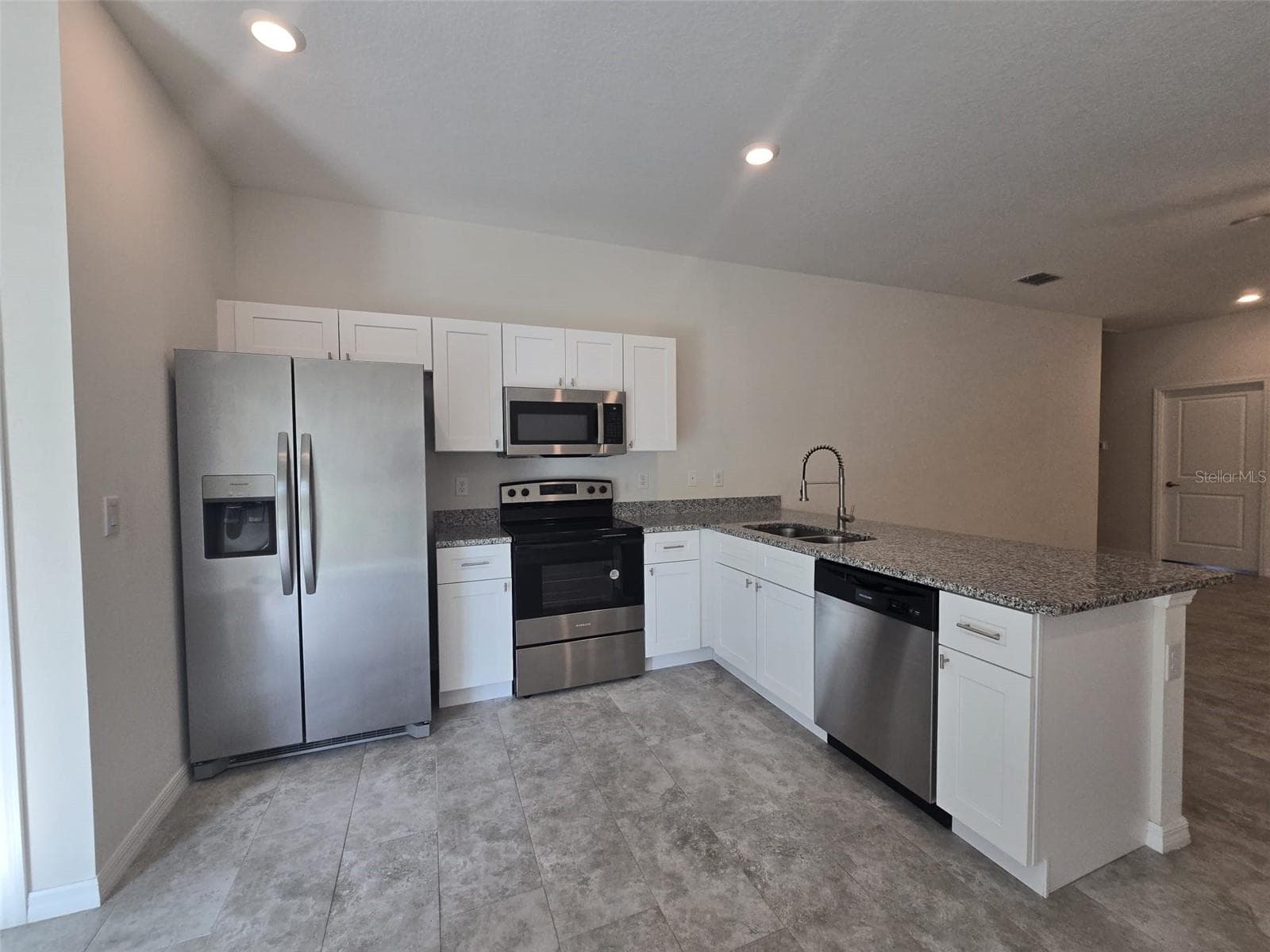 Duplex at 2025 DUNBAR ST, BARTOW, photo 4 of 12