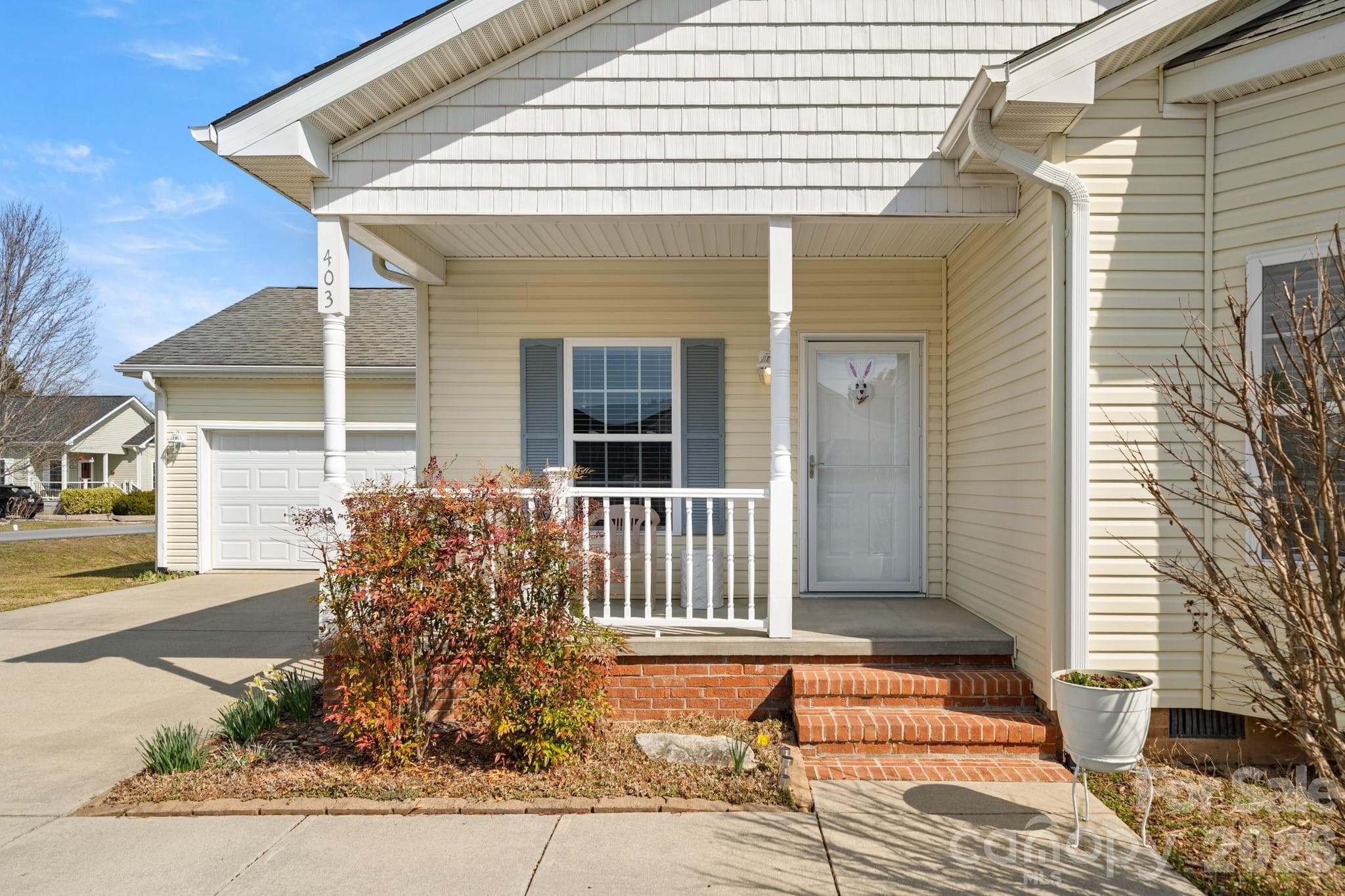 Single Family Residence at 403 Sassafras Drive, Hendersonville, photo 4 of 20