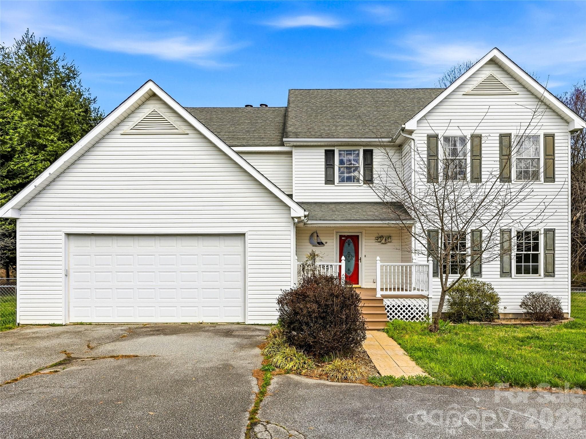 3 Bedroom; 2.5 Bath ; 2 Car Gargage on 2.33 acres - 61 Rolling Hills Road, Mills River