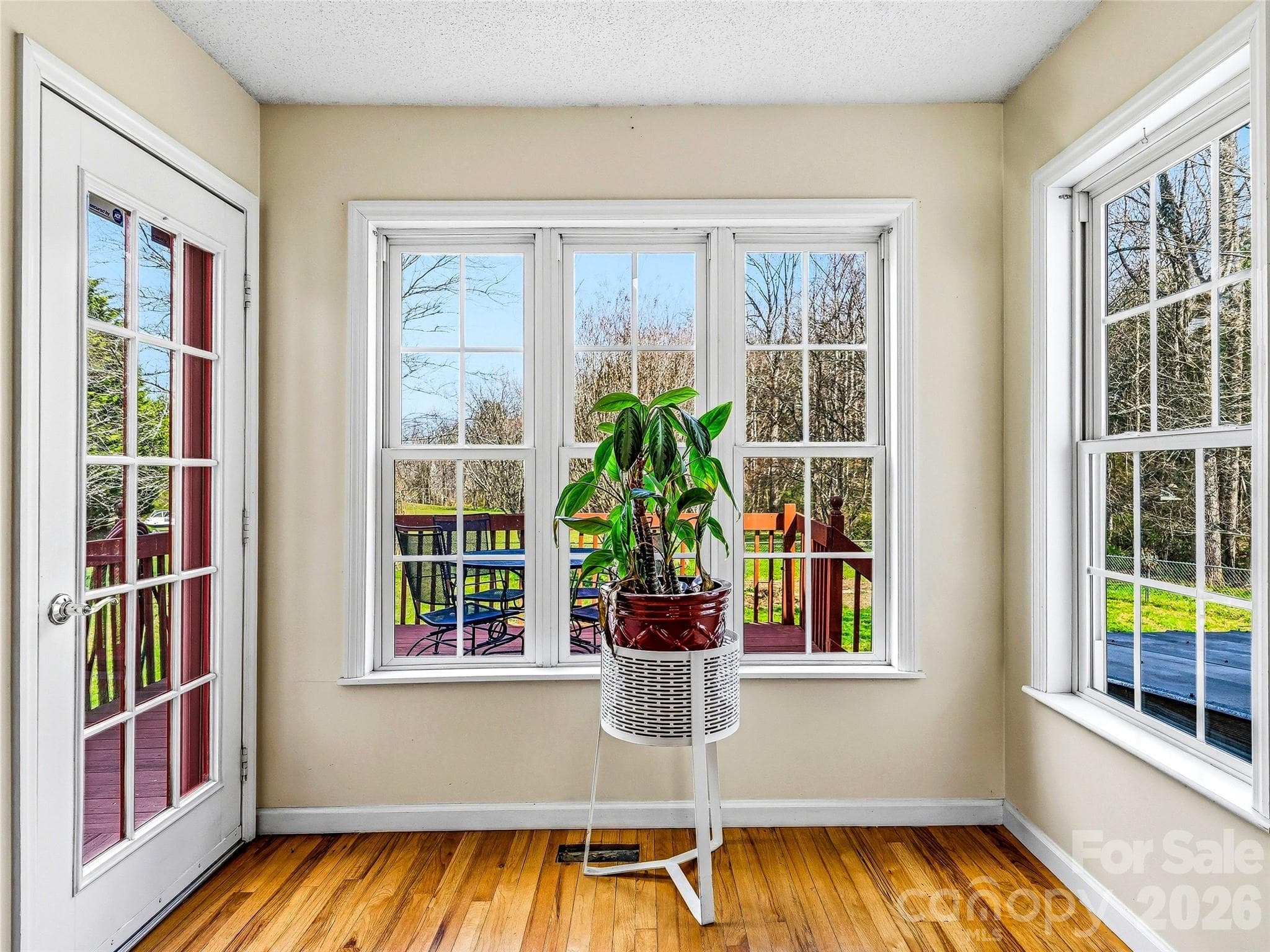 Breakfast Nook - 61 Rolling Hills Road, Mills River