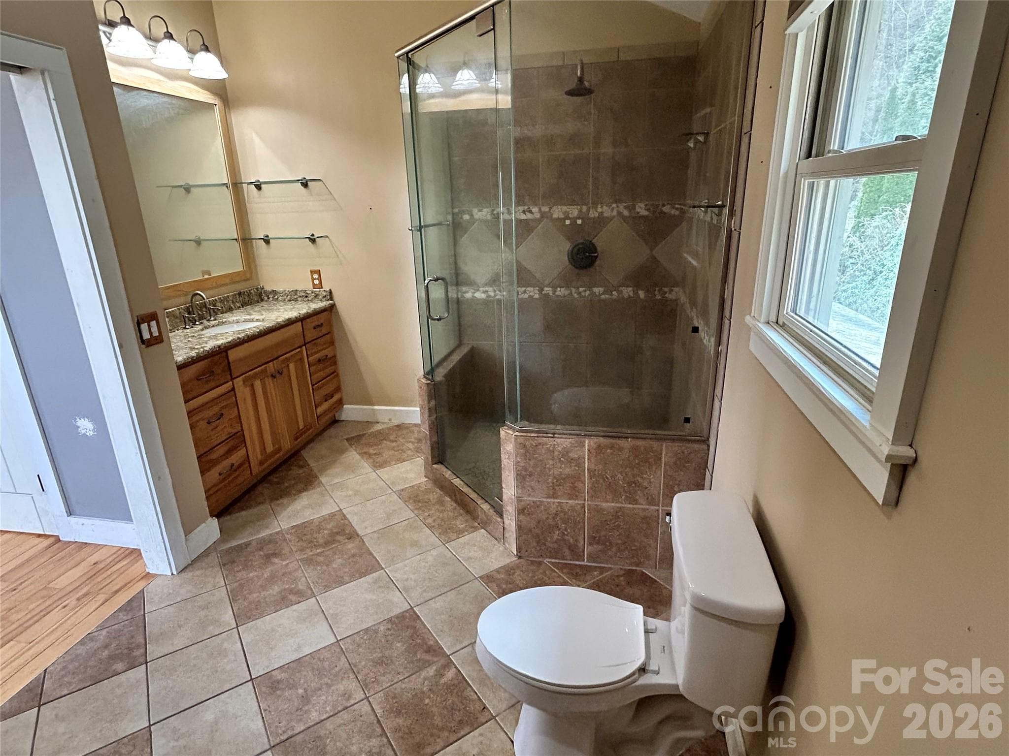 Ensuite bathroom - 330 Potts Drive, Waynesville