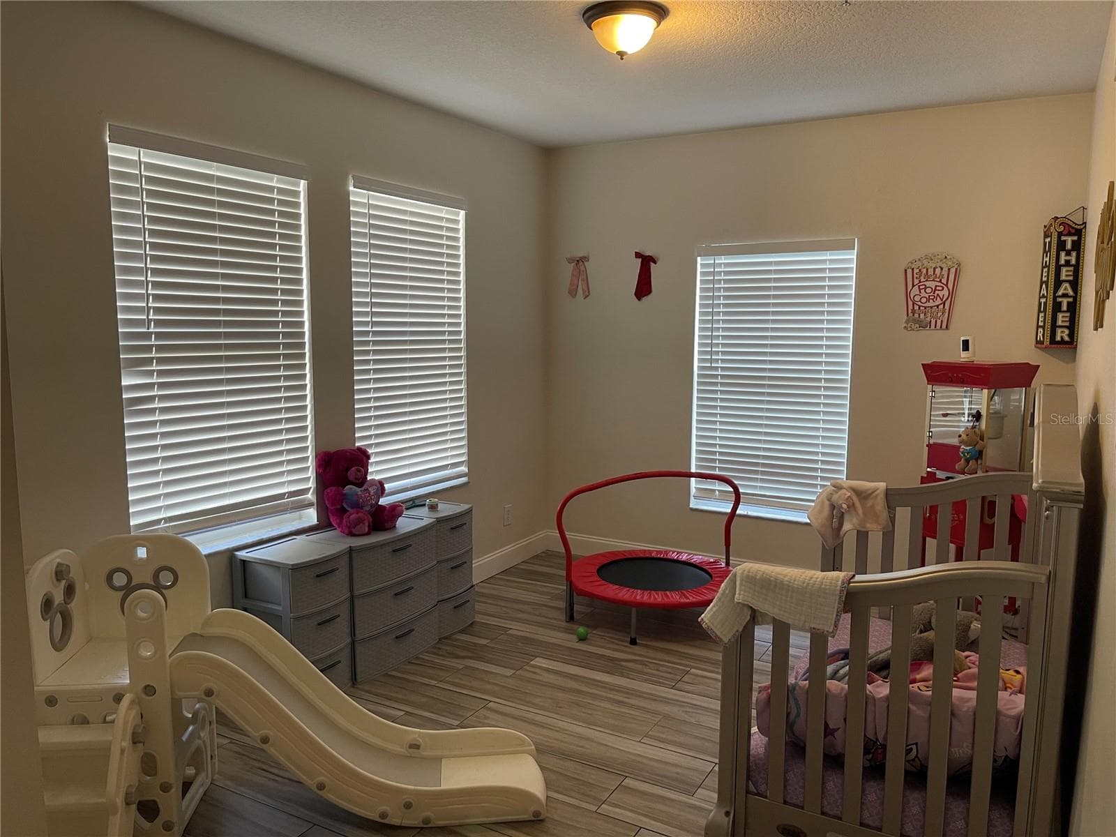 Living/Family Room - 2024 CYPRESS BAY BLVD, KISSIMMEE