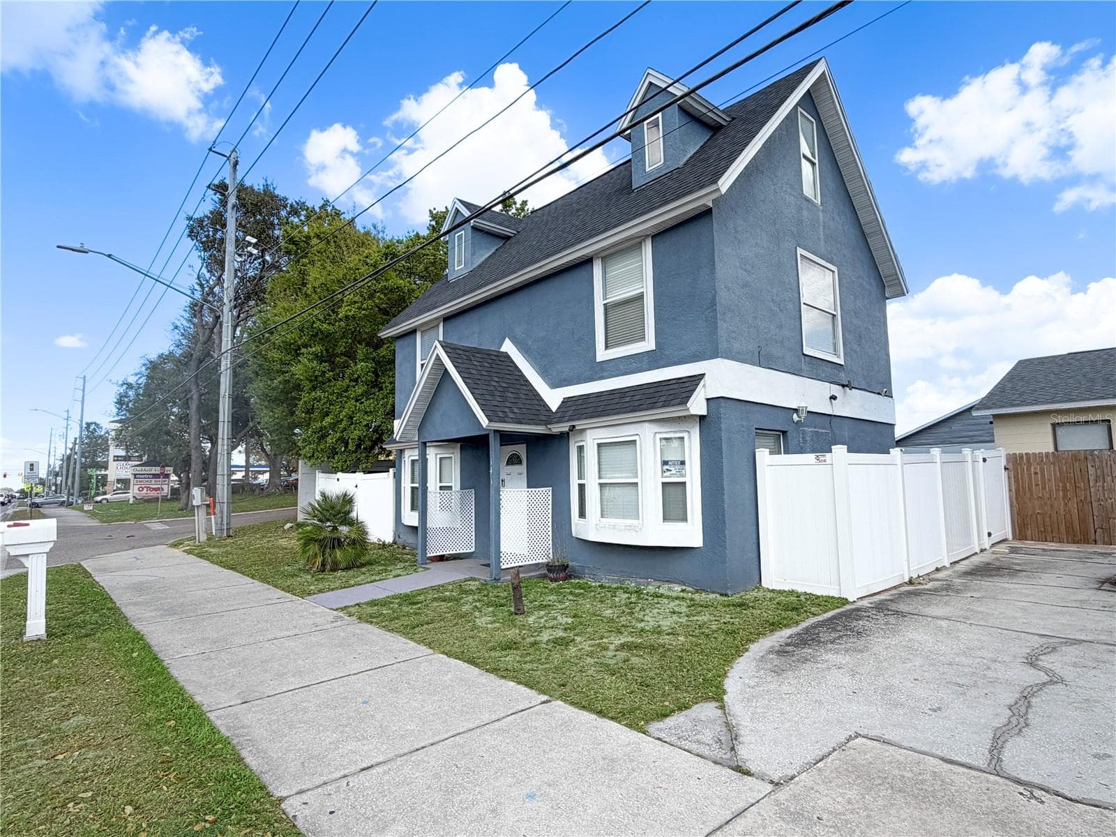 Single Family Residence at 141 S HIAWASSEE RD, ORLANDO, photo 3 of 55