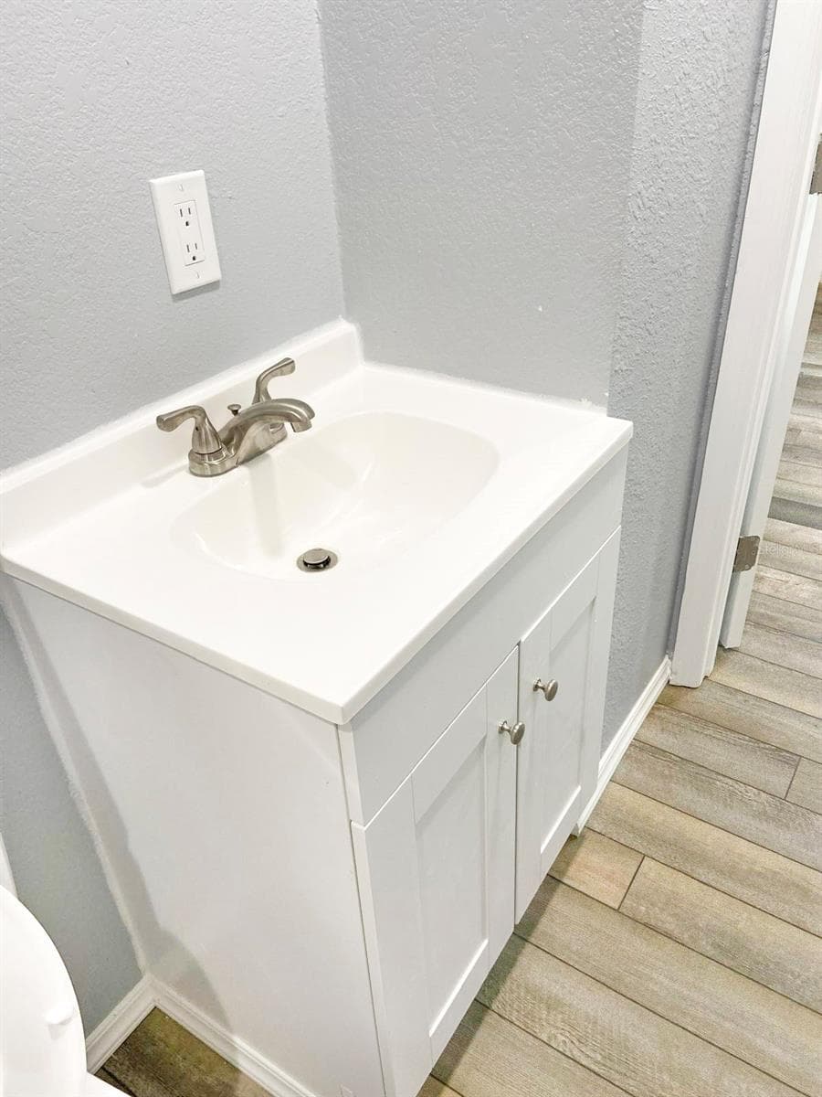 Primary bathroom - 141 S HIAWASSEE RD, ORLANDO
